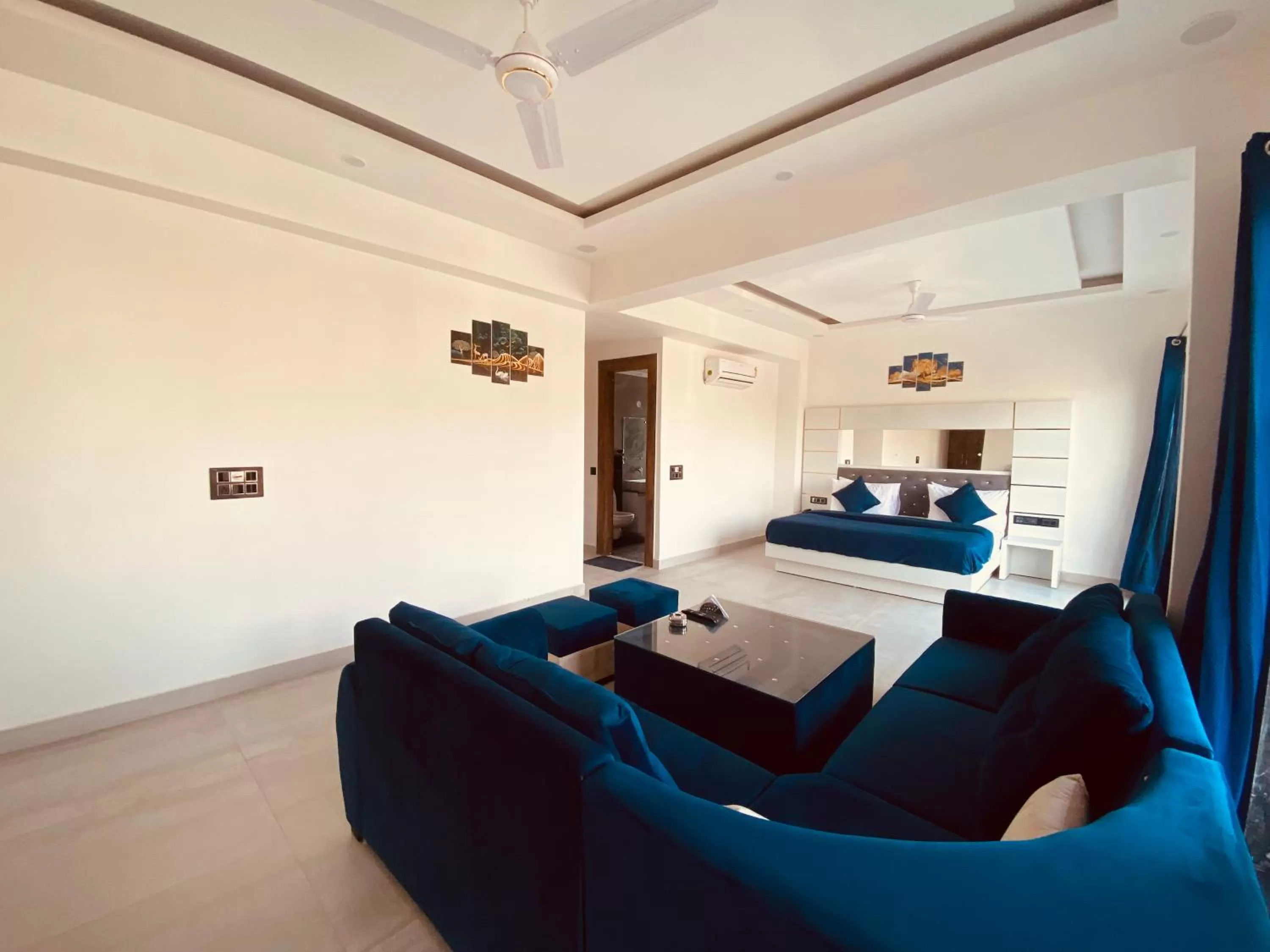 Seating Area in The Metro Stay By F9 Hotels-Near Sector 18 Metro Station Noida