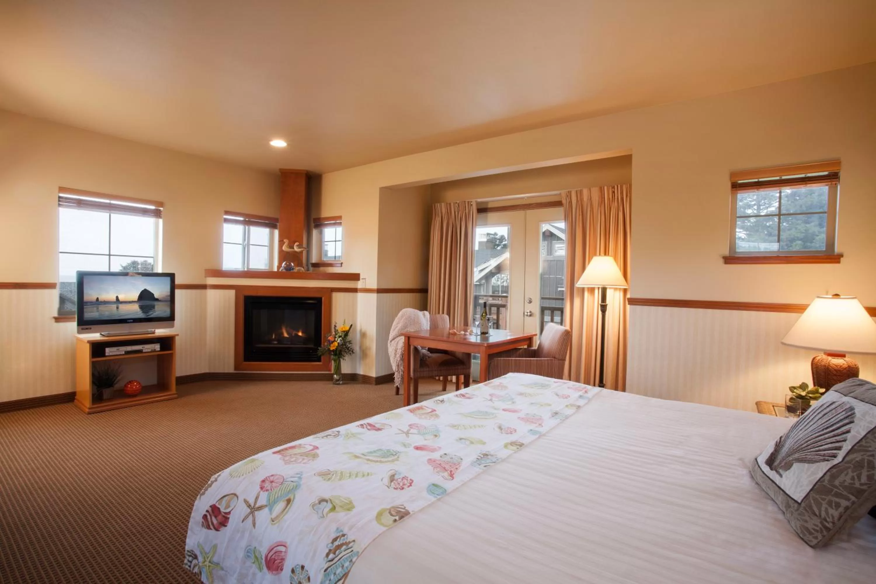 Classic King Room, 2nd Floor, Non - Pet in Inn at Cannon Beach