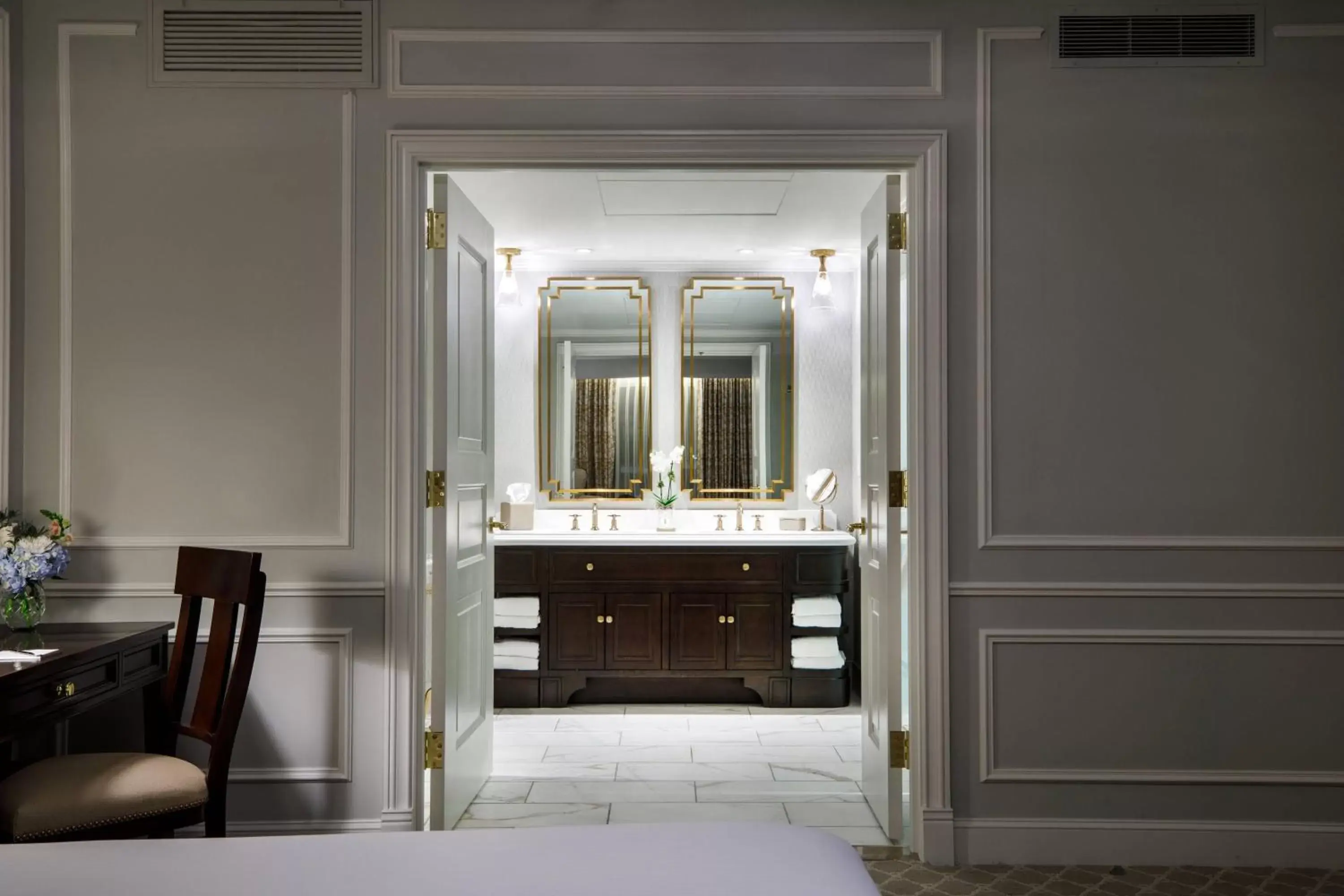 Bathroom in Hotel Carmichael, Autograph Collection