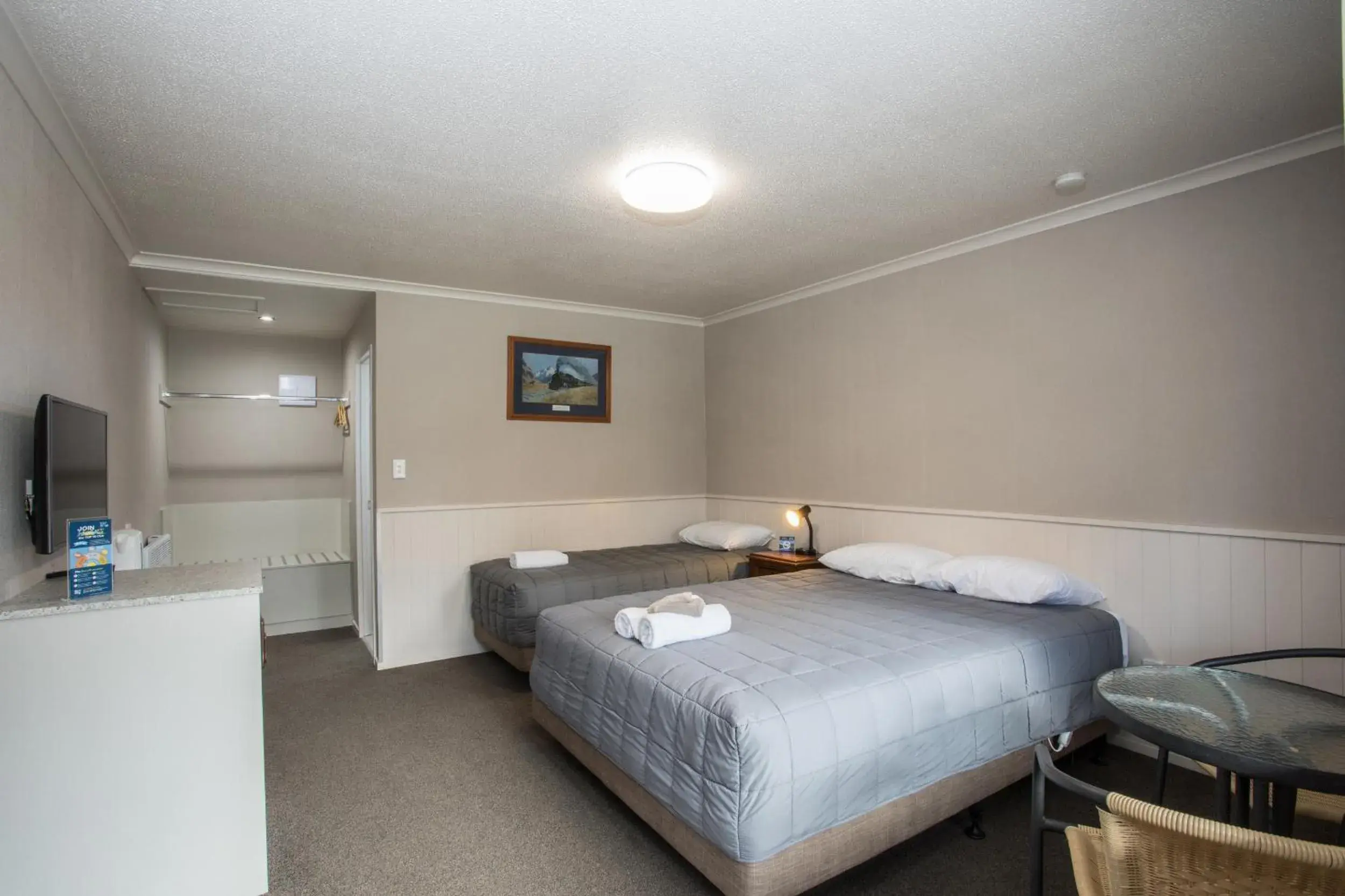 Photo of the whole room, Bed in Te Anau Top 10 Holiday Park and Motels