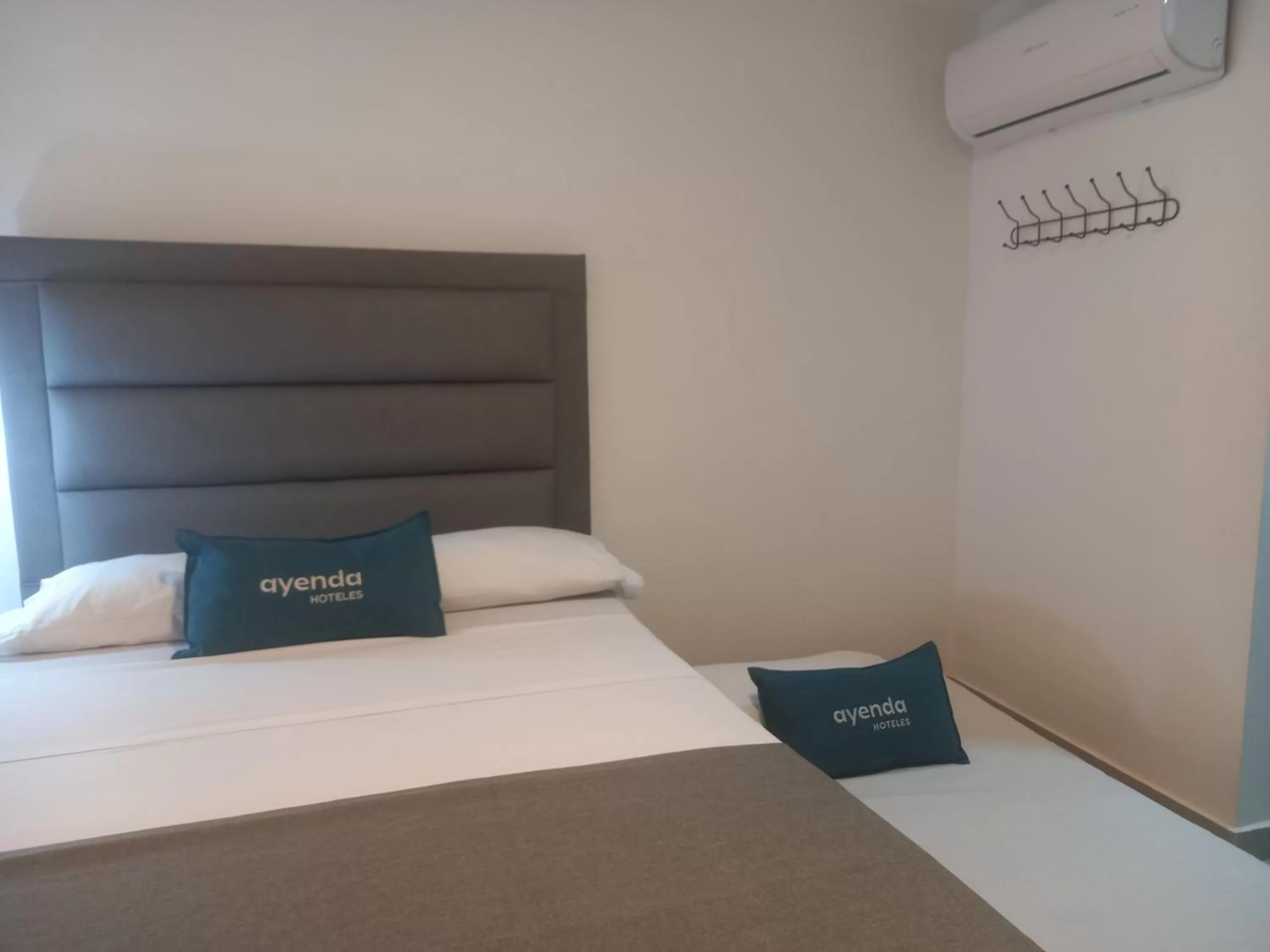 Bed in Hotel Colombia Avenida