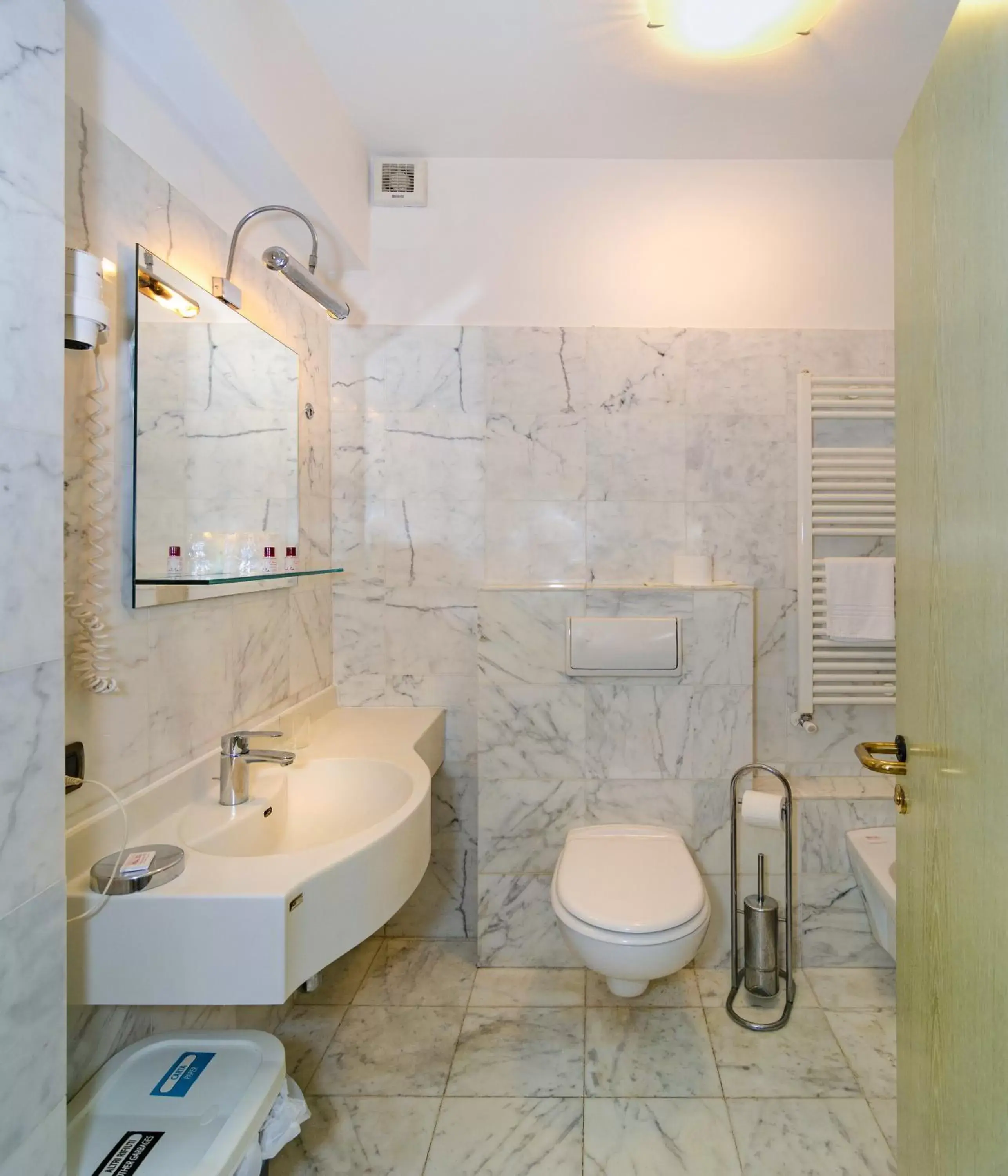 Shower, Bathroom in L'incanto Di Boccadarno