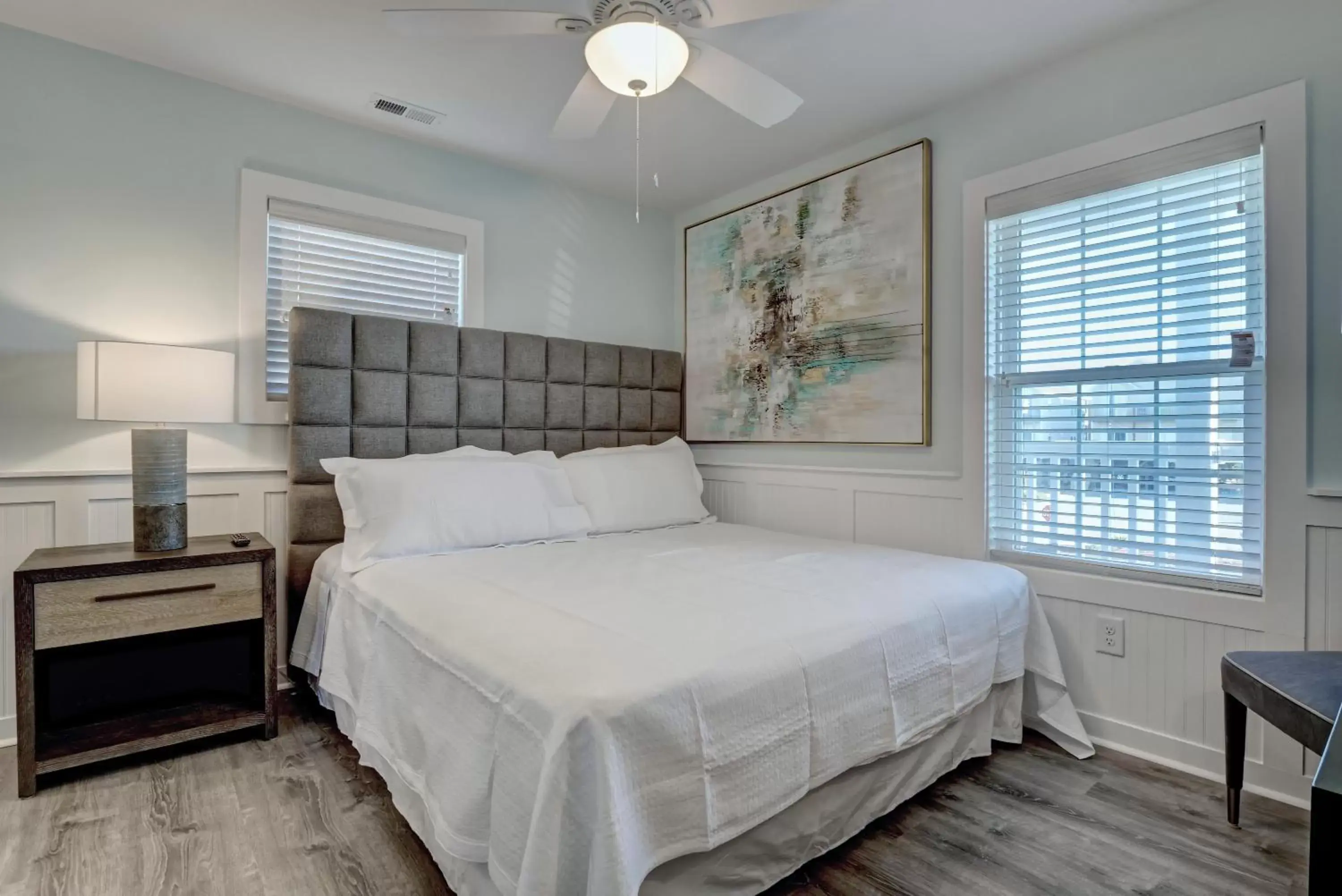 Property building, Bed in Loggerhead Inn and Suites by Carolina Retreats