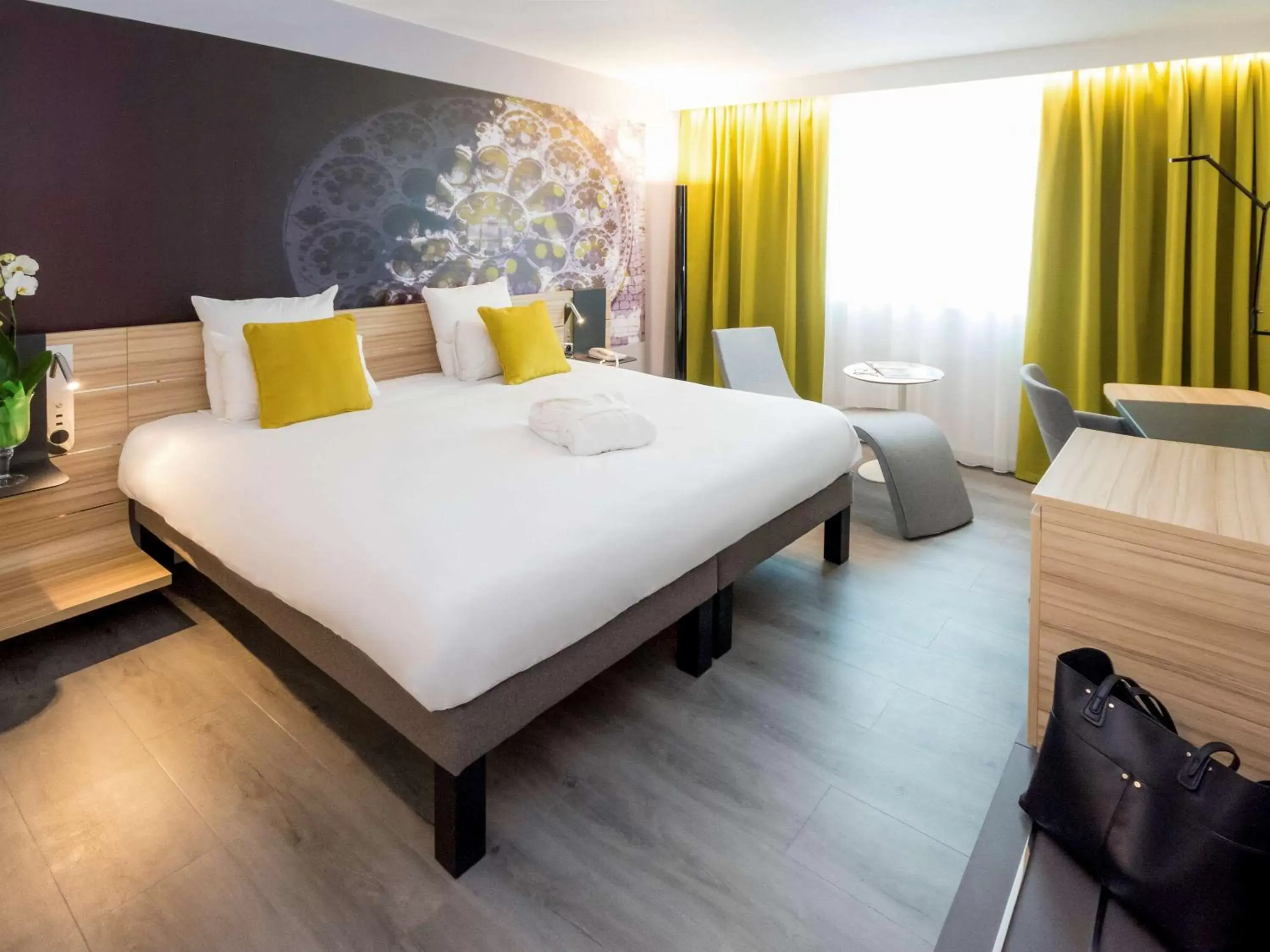 Photo of the whole room, Bed in Novotel Chartres