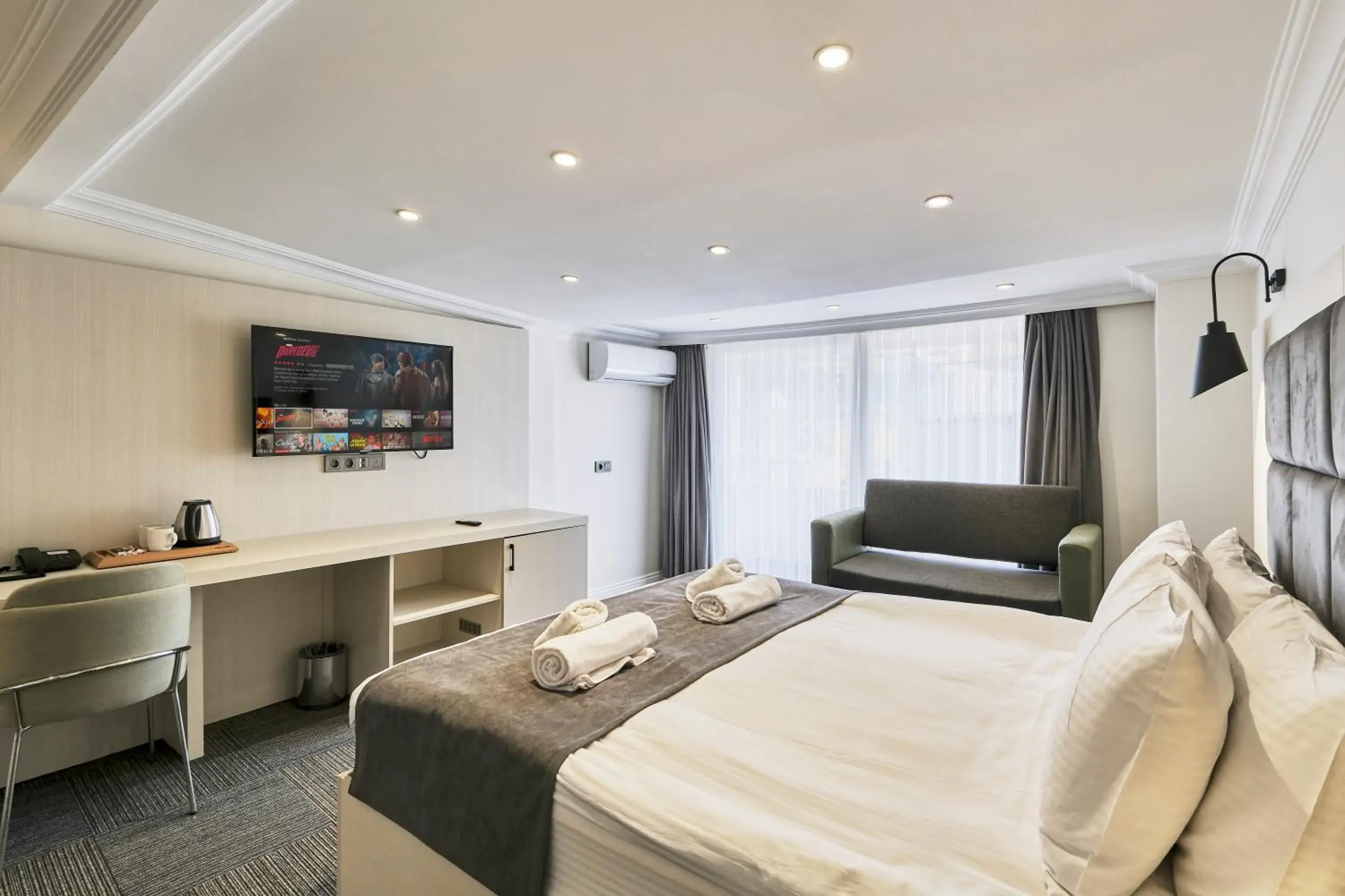 Massage, Bed in Hub Suite Istanbul