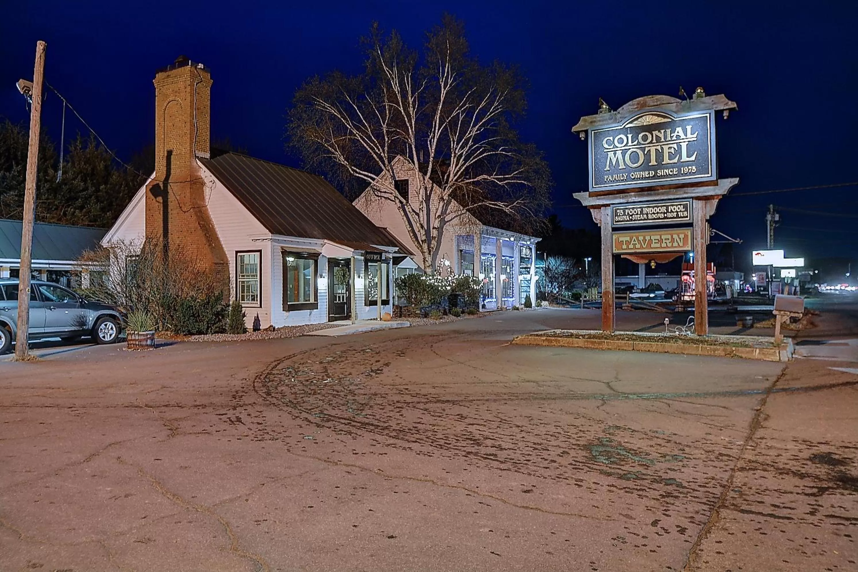Facade/entrance in Colonial Motel and Spa