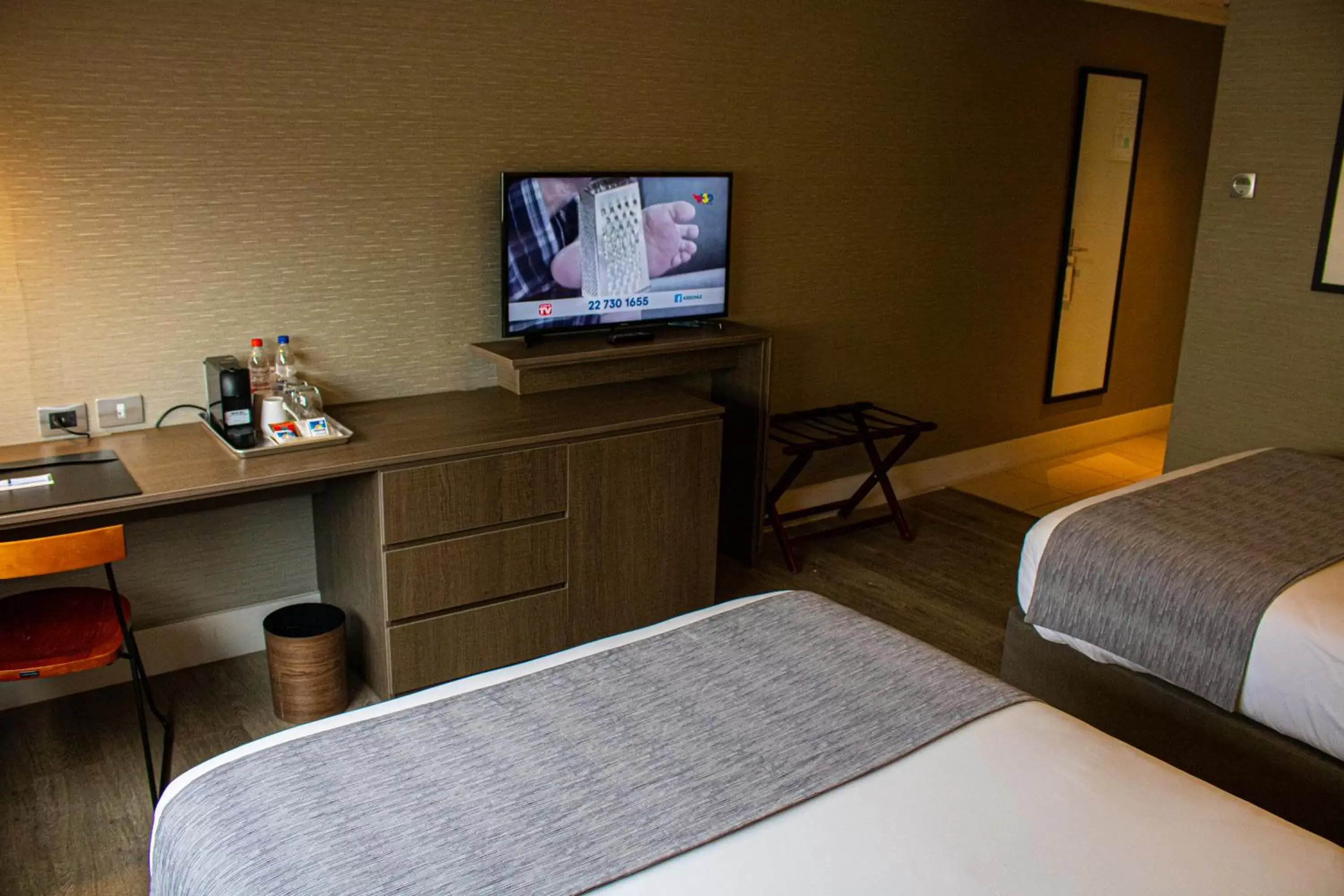 Bed, TV/Entertainment Center in Radisson Hotel Curico