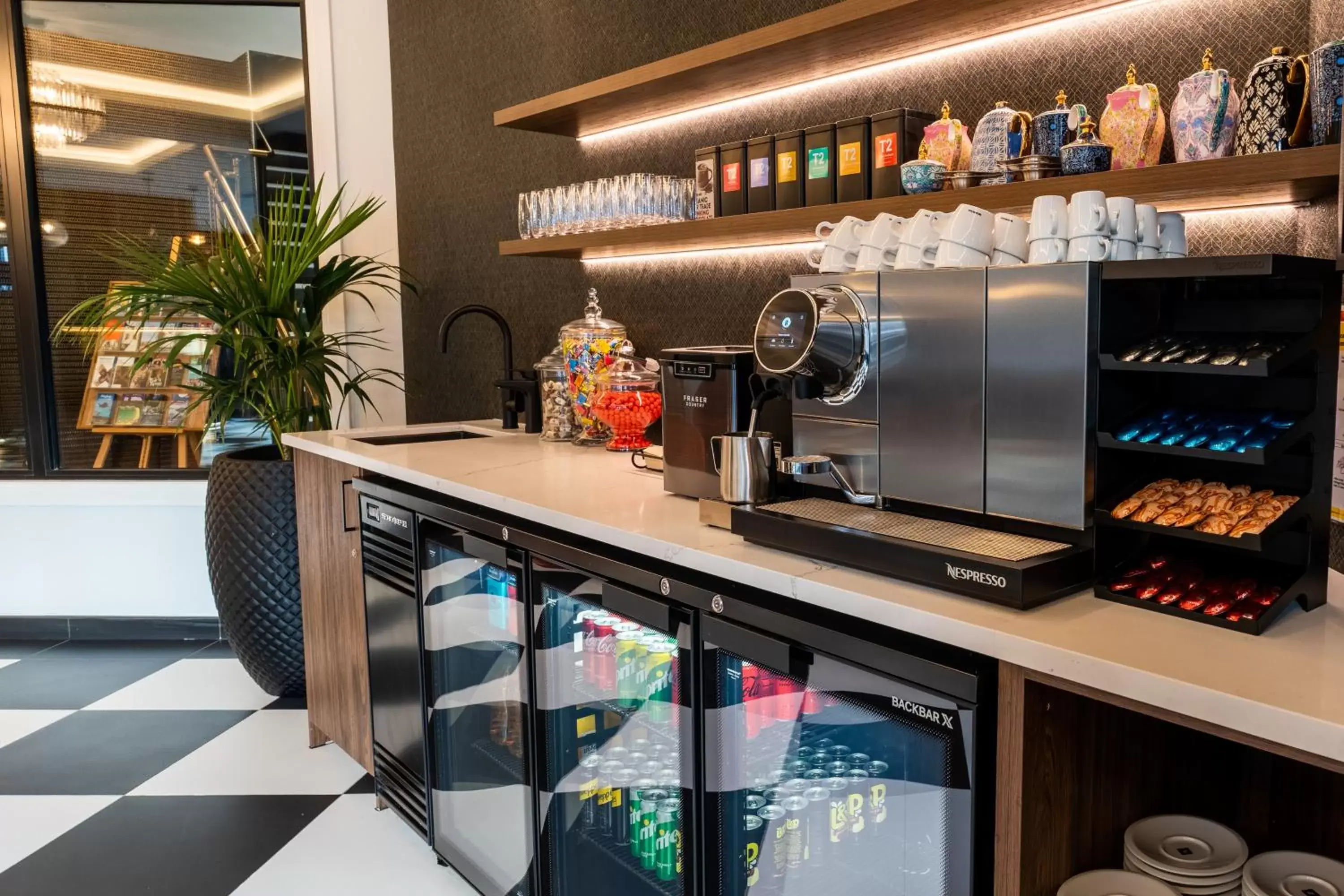 Coffee/tea facilities, Kitchen/Kitchenette in TRYP by Wyndham Wellington, Tory Street
