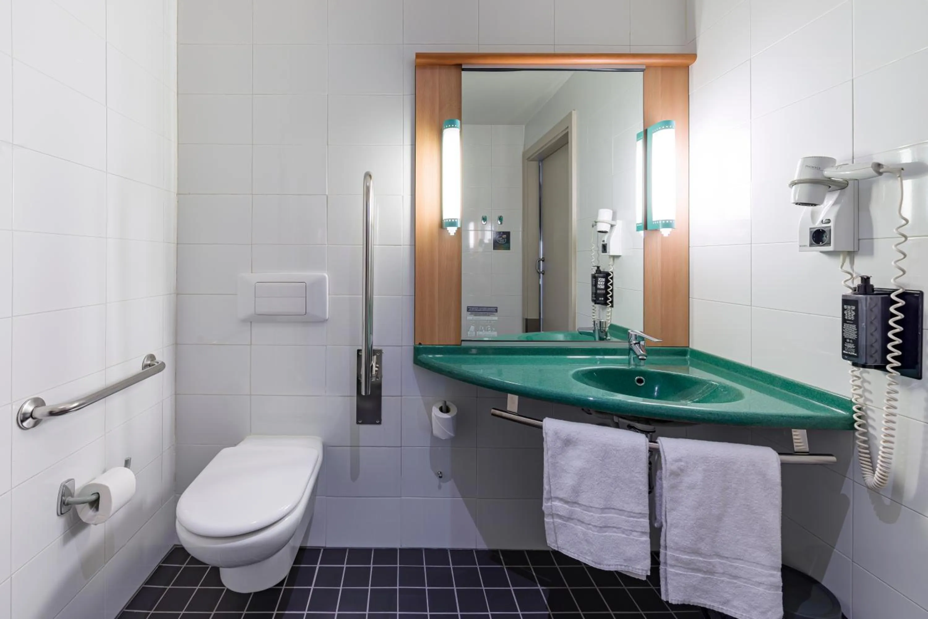 Toilet in Ibis Madrid Getafe