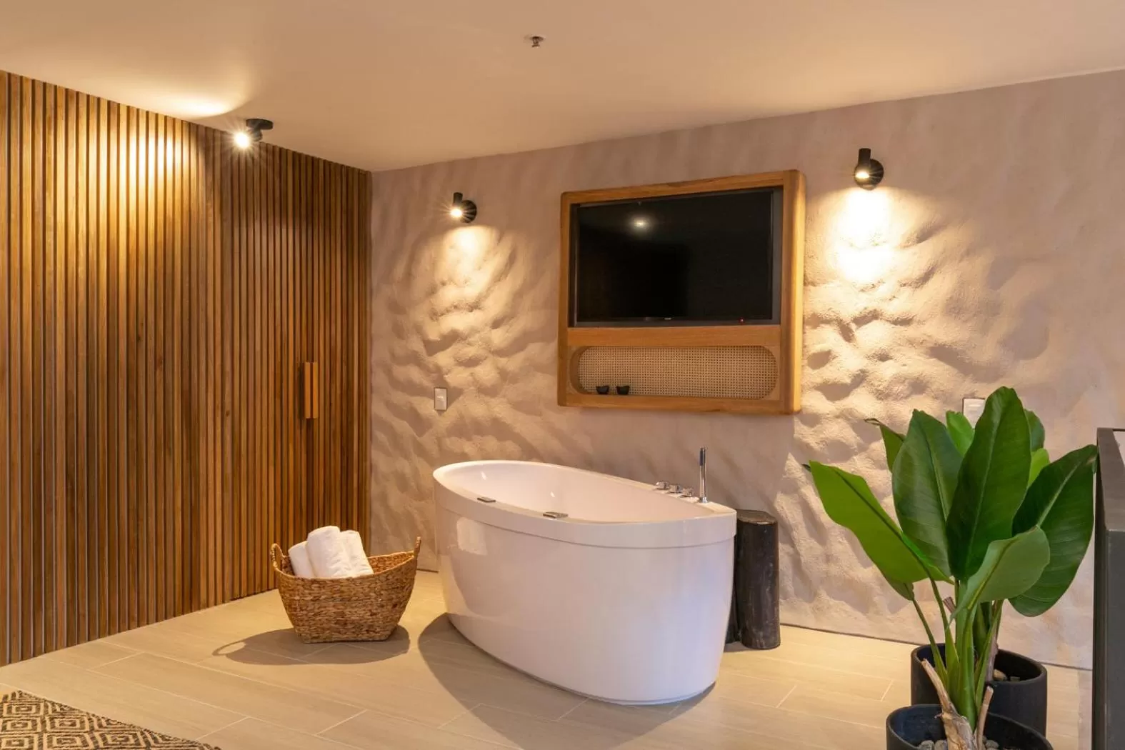 TV and multimedia in Landmark Hotel