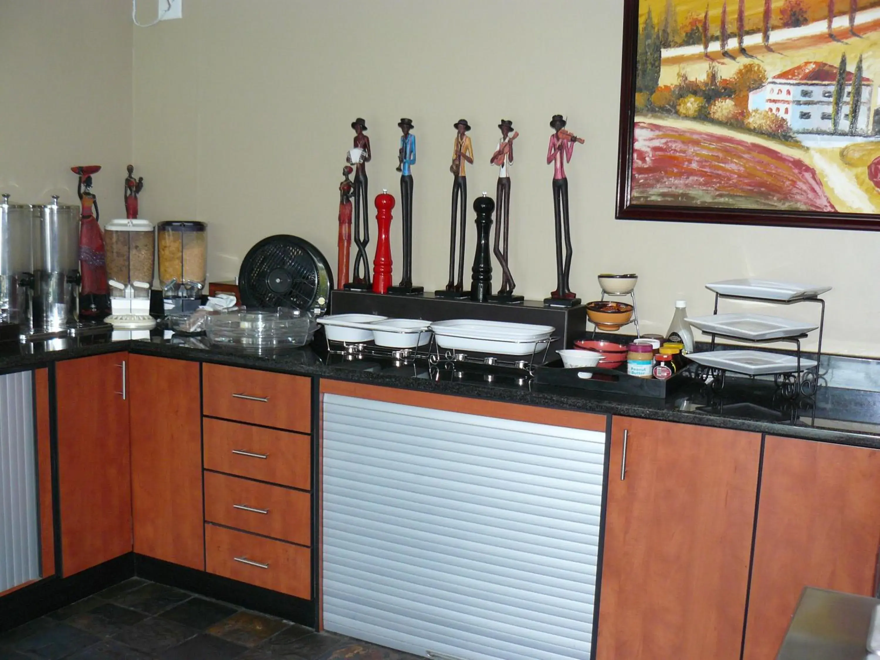 Food and drinks, Kitchen/Kitchenette in See More Guest House