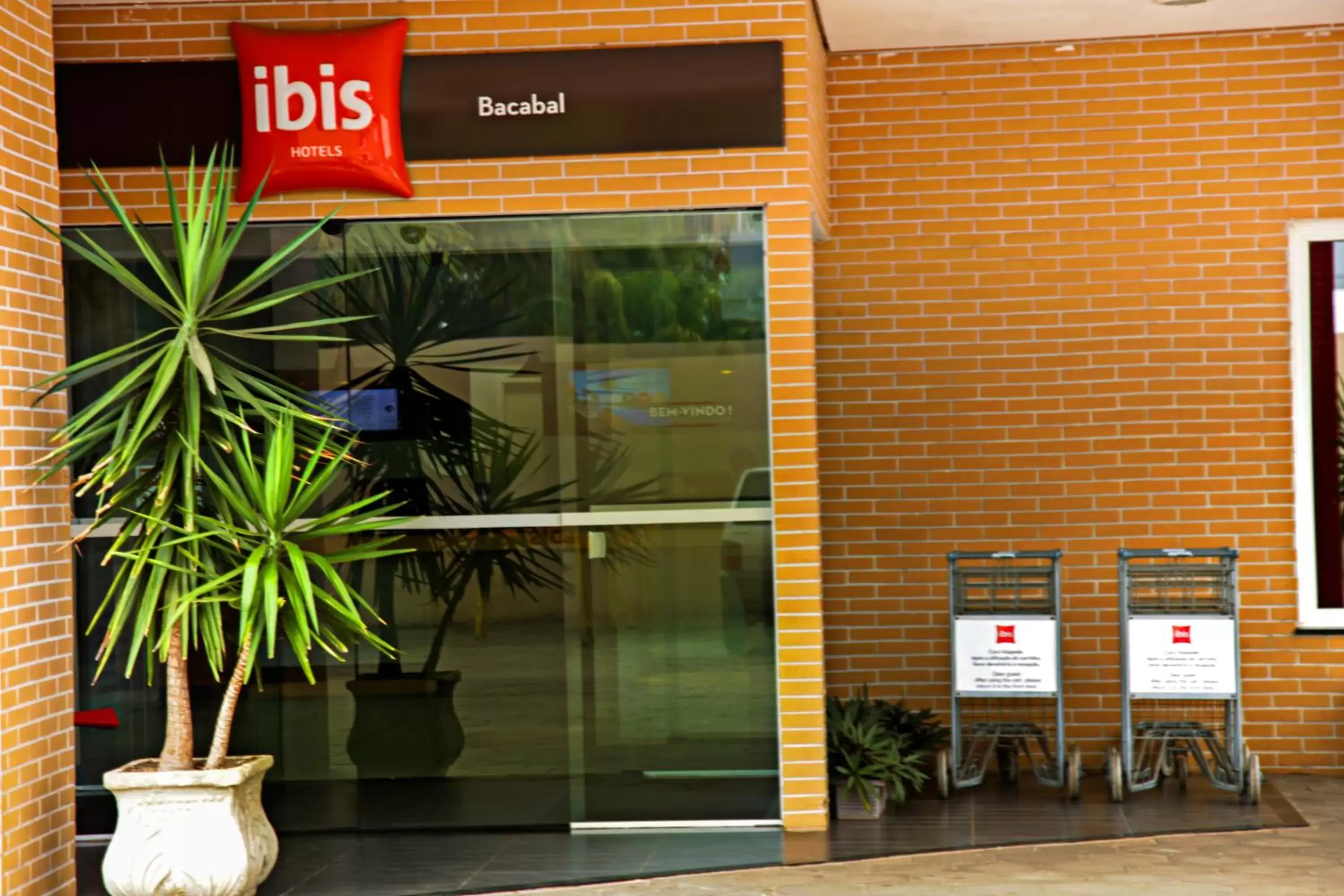 Facade/entrance in ibis Bacabal