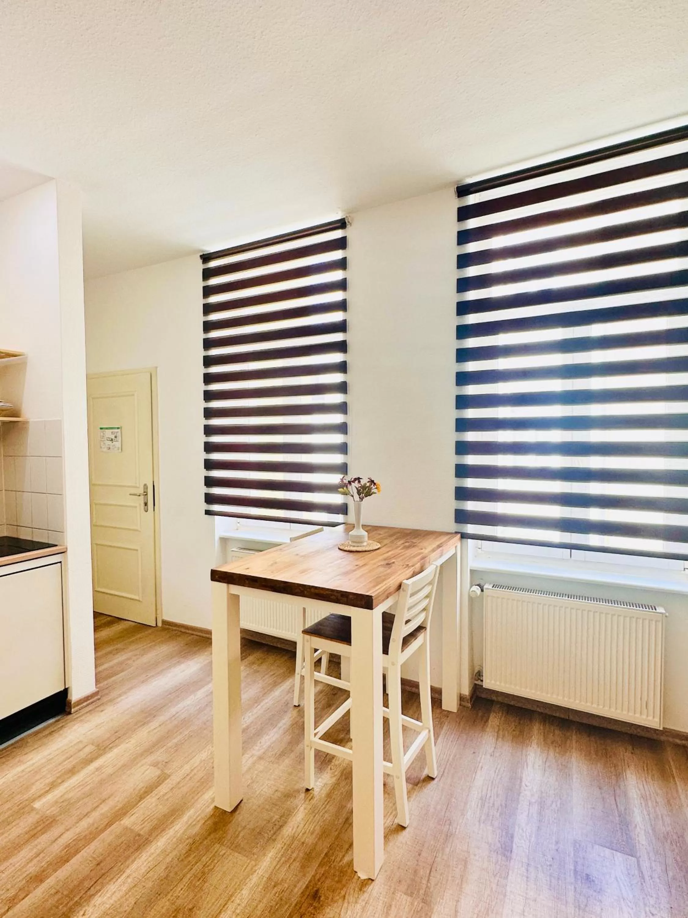 Dining Area in Saale, Marktplatz Zentrum, Apartmenthaus am Dom von Plant Room