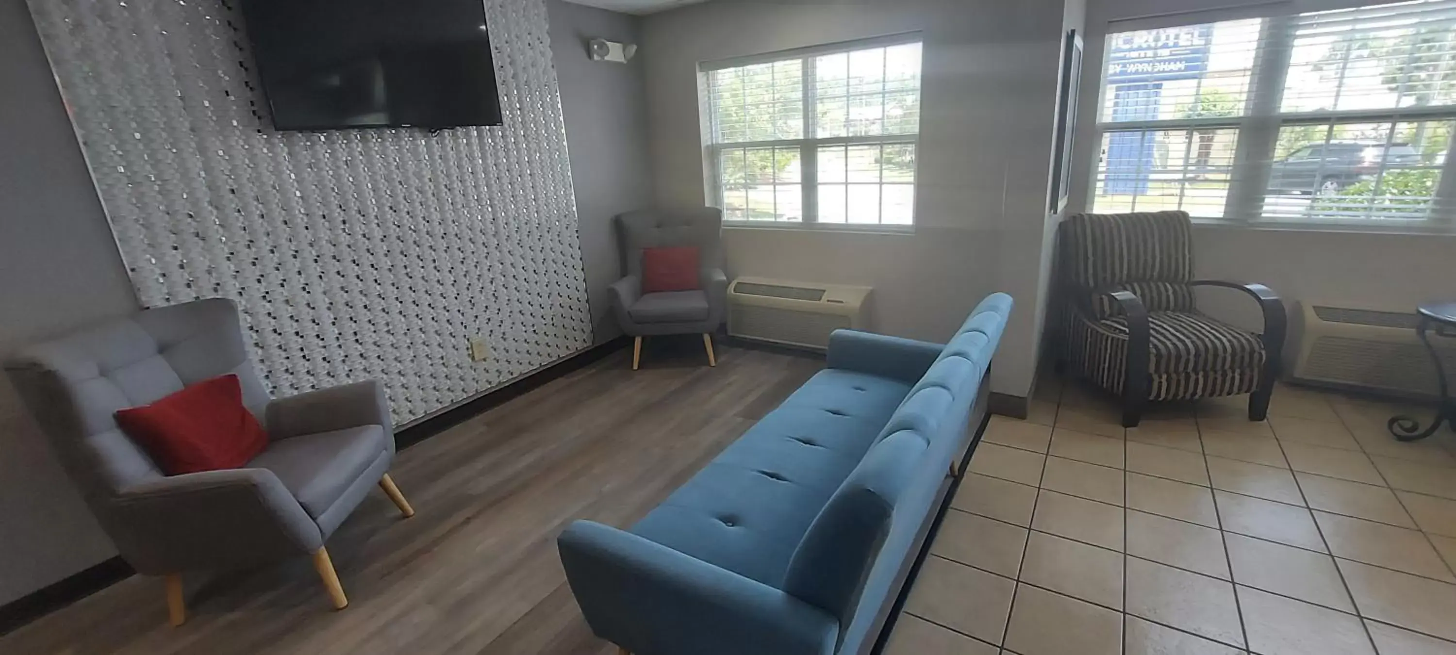 Lobby or reception in Microtel Inn & Suites by Wyndham Hoover/Birmingham Lobby or reception in Microtel Inn & Suites by Wyndham Hoover/Birmingham