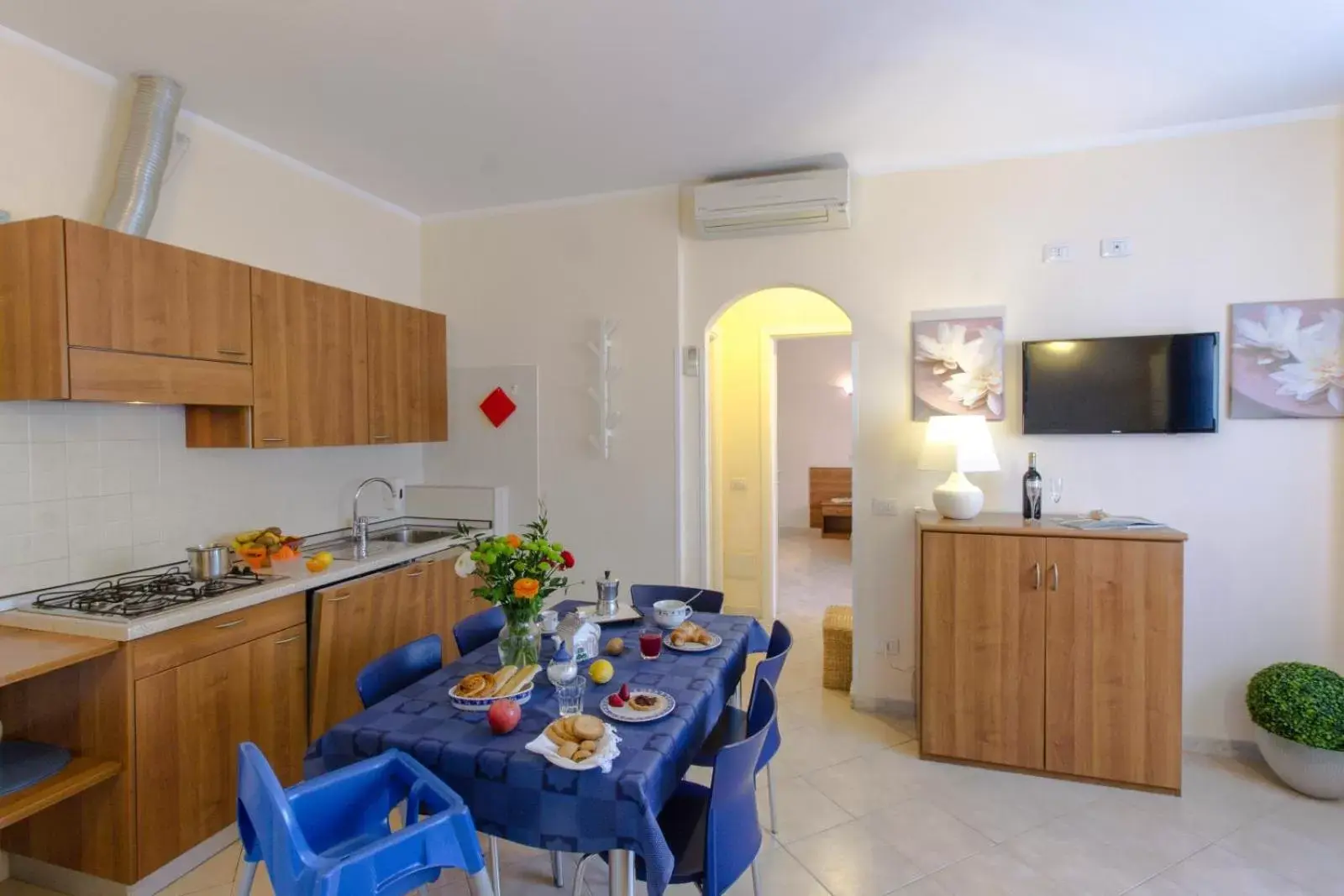 Dining area, Kitchen/Kitchenette in Casa Vacanze Isophylla