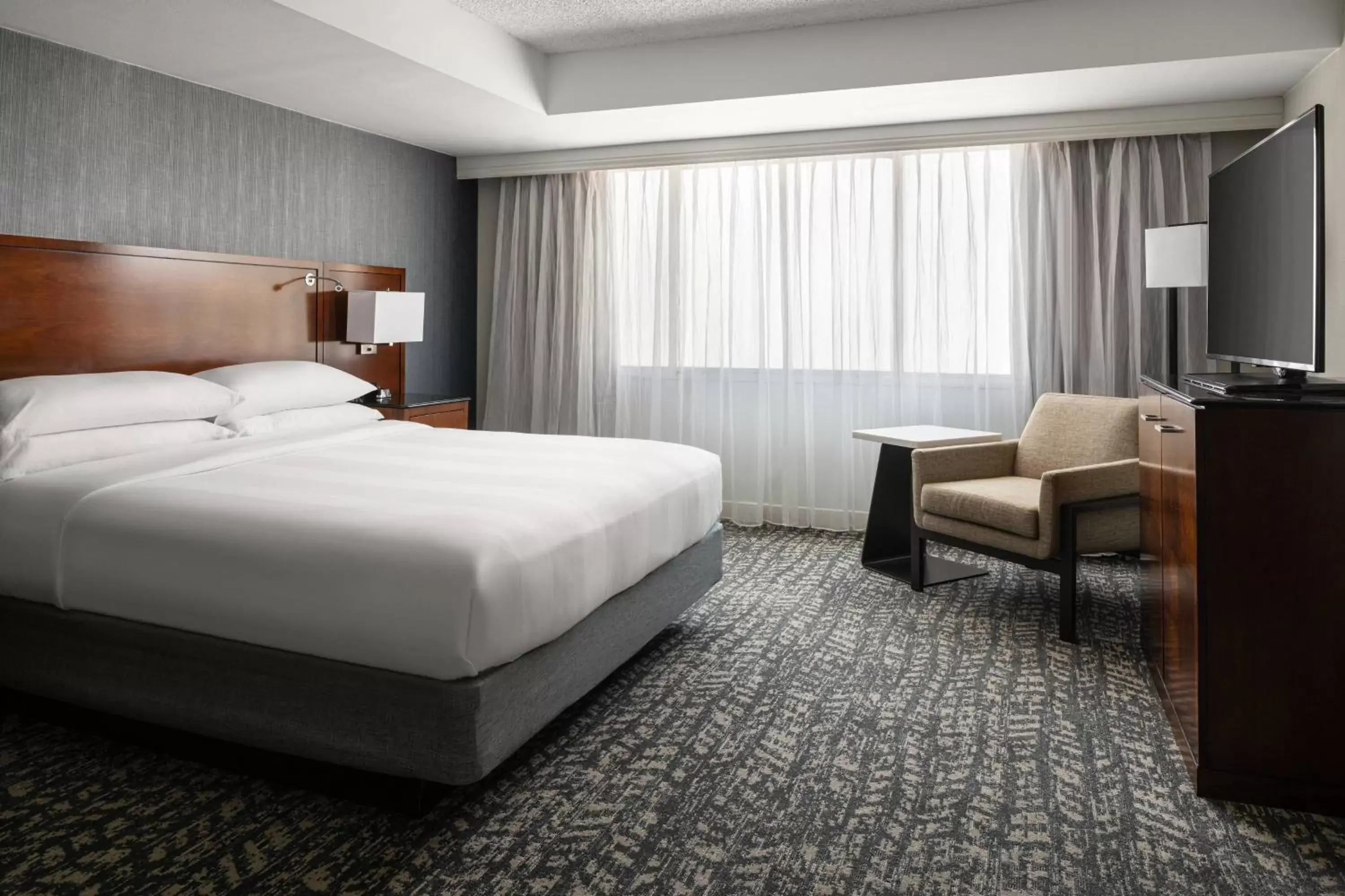 Bedroom, Bed in Bakersfield Marriott at the Convention Center