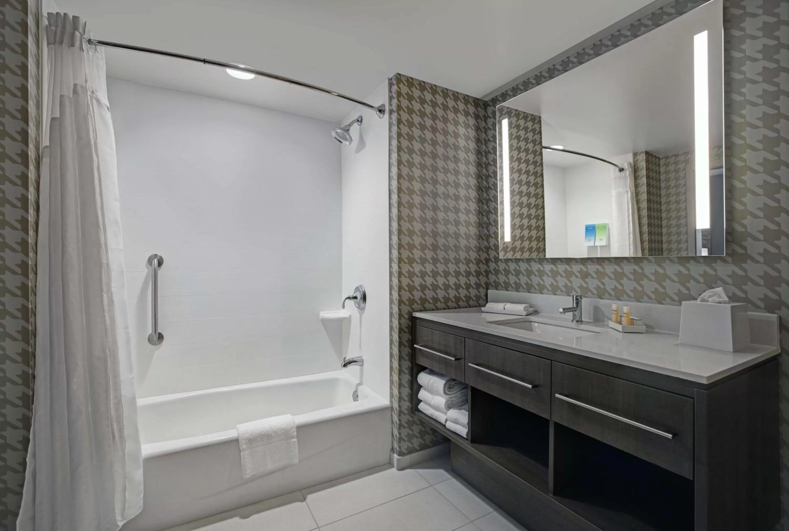 Bathroom in Home2 Suites By Hilton Milwaukee Downtown