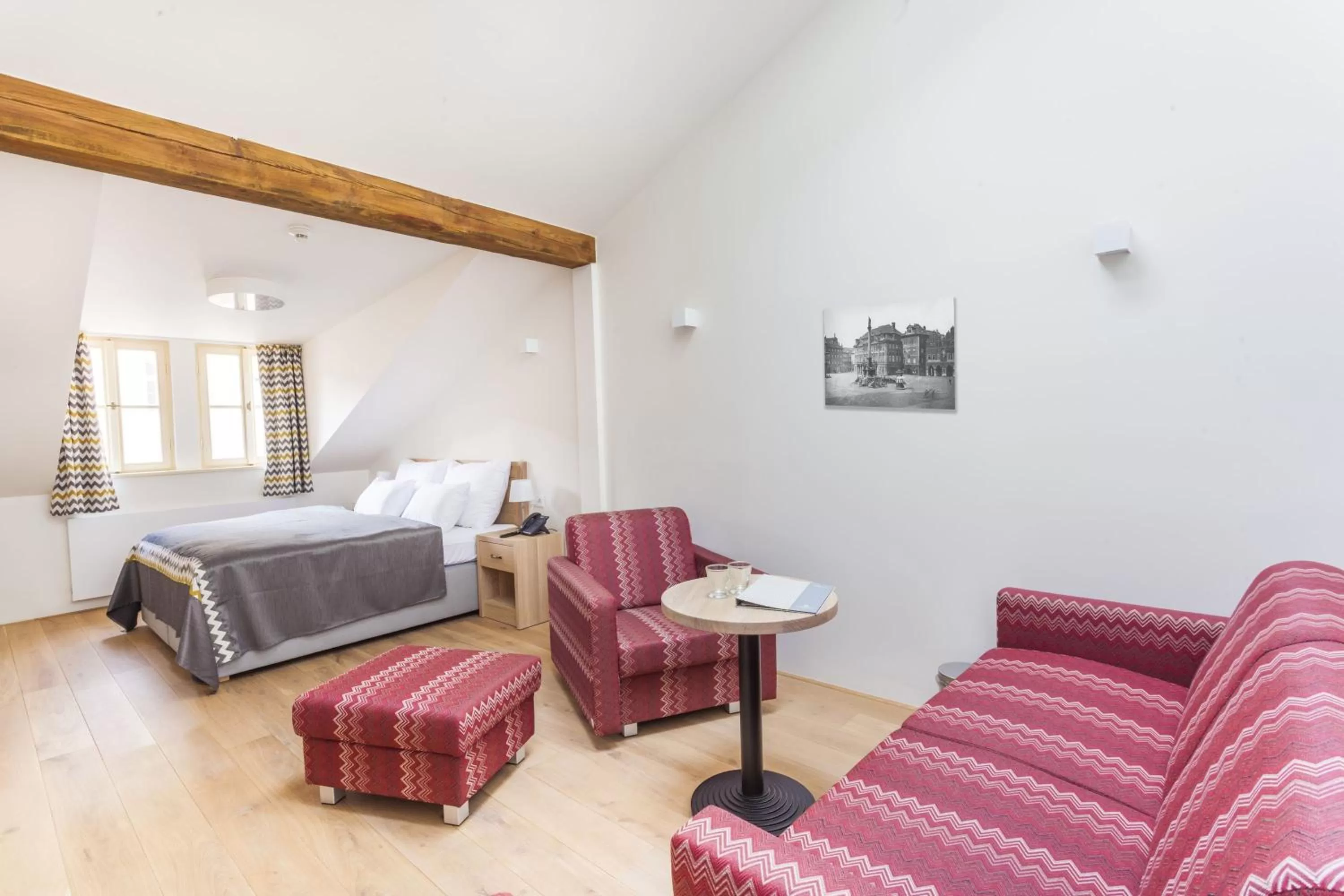 Photo of the whole room, Bed in Hotel At the White Lily