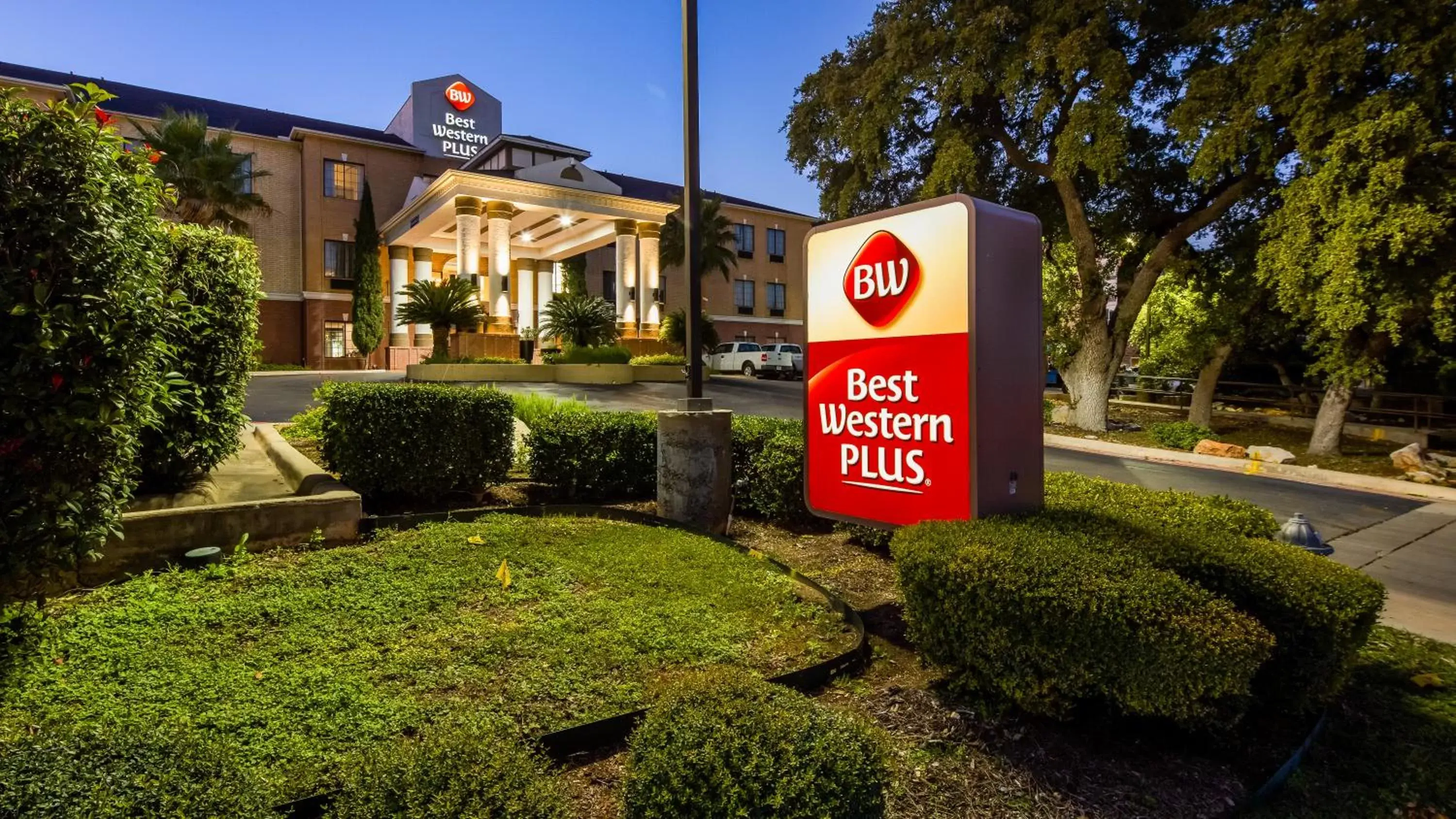 Property Building in Best Western Plus Hill Country Suites - San Antonio