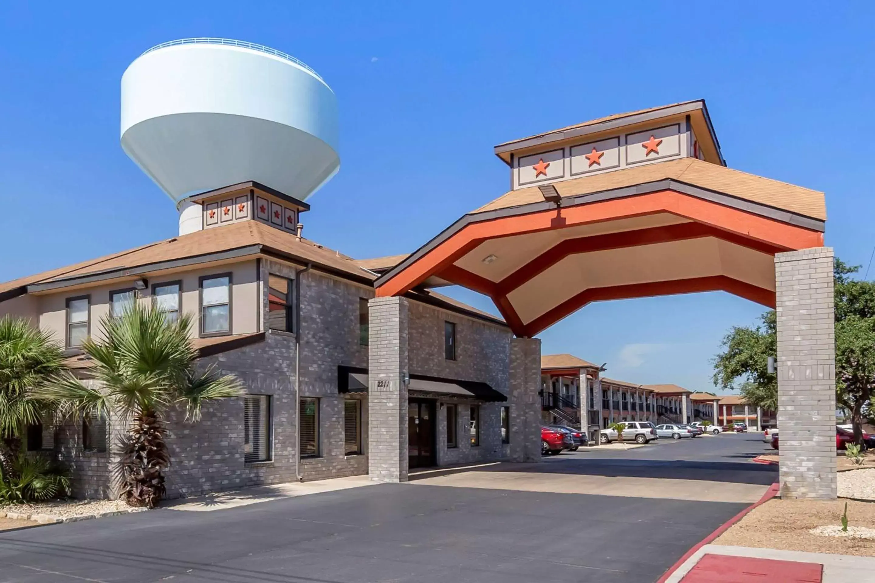 Property building, Facade/Entrance in Econo Lodge Near Lackland Air Force Base-SeaWorld