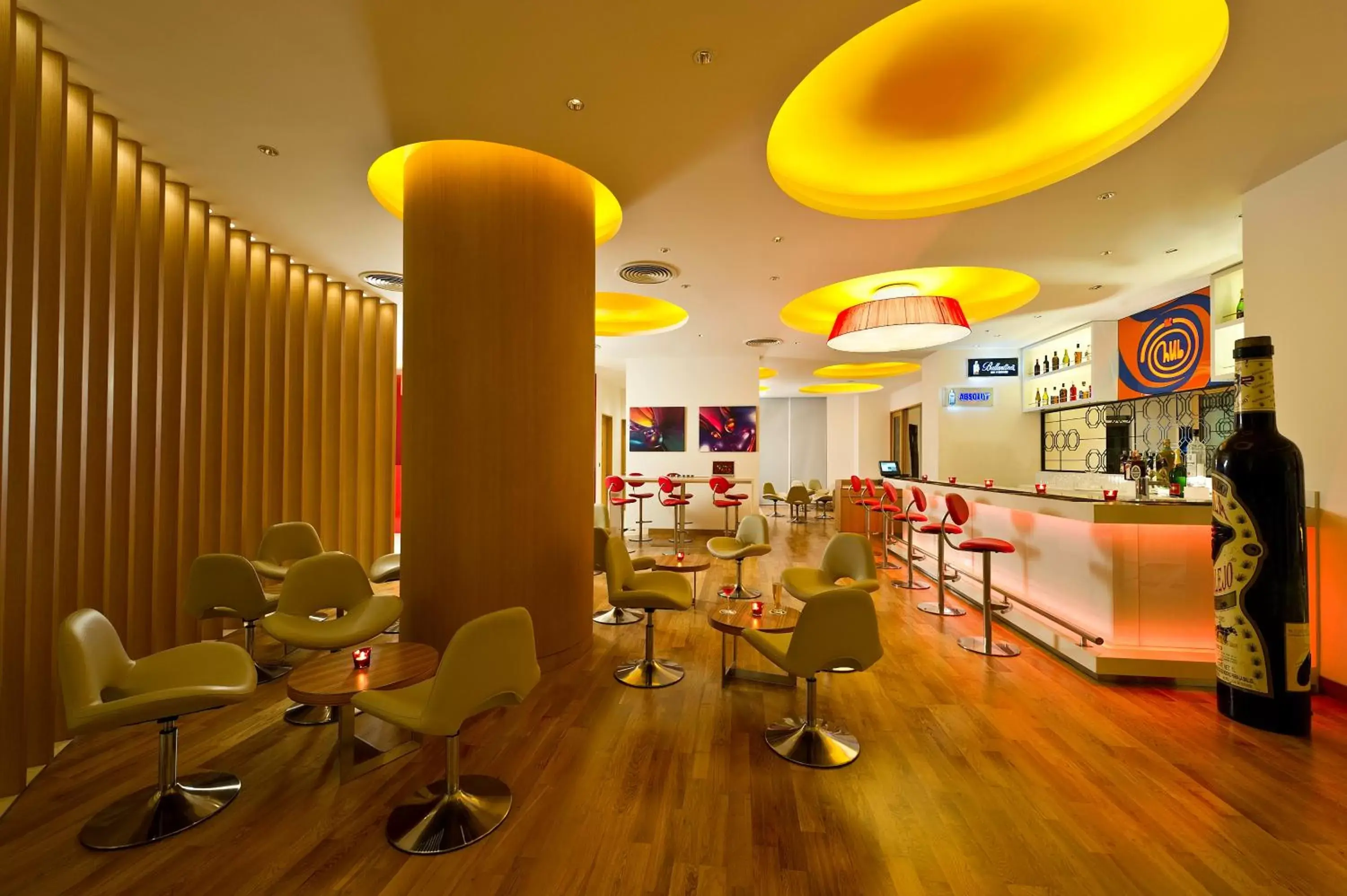 Lounge or bar, Restaurant/Places to Eat in ibis Navi Mumbai - An Accor Brand