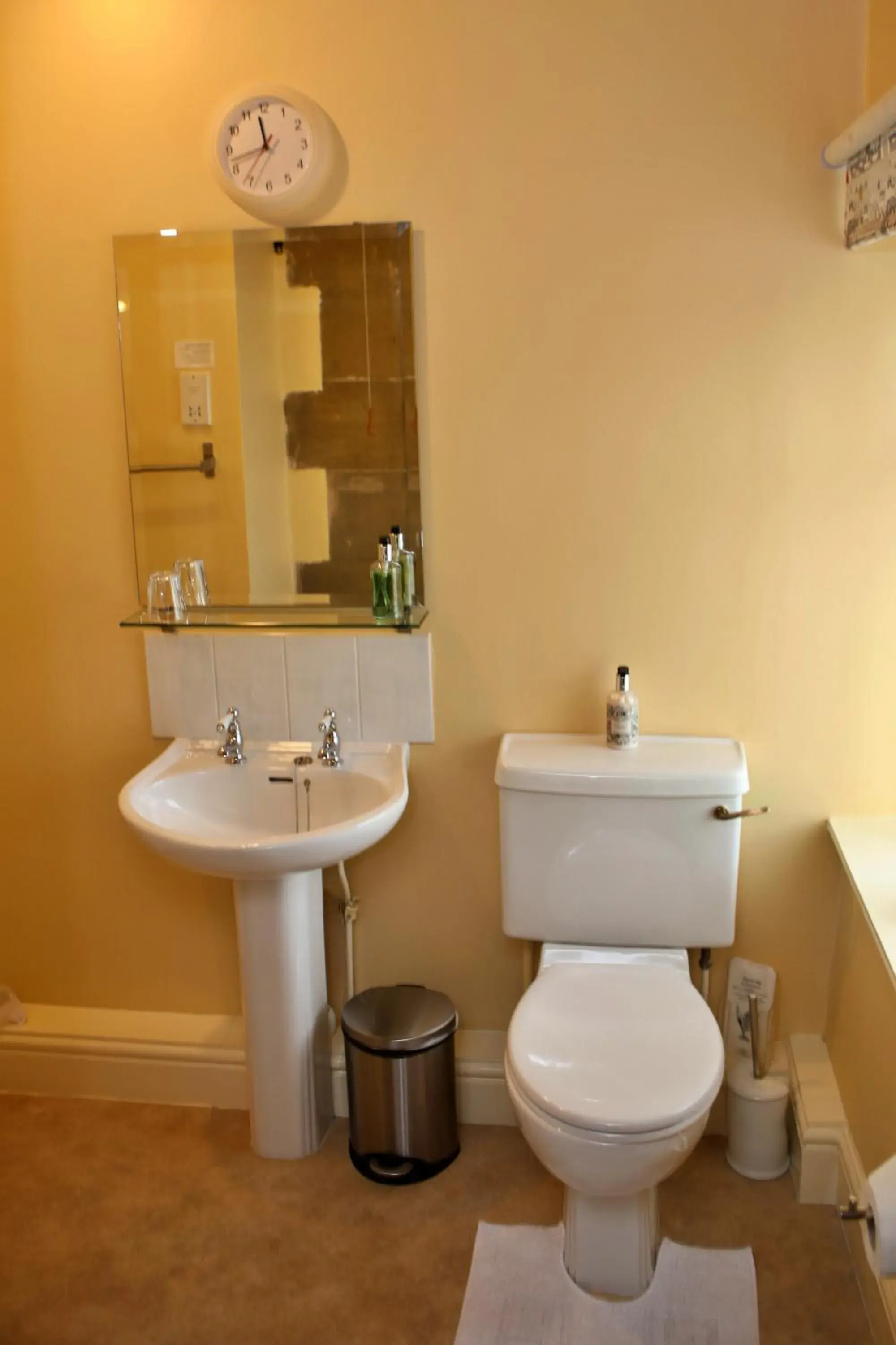 Toilet, Bathroom in Wortley Cottage Guest House