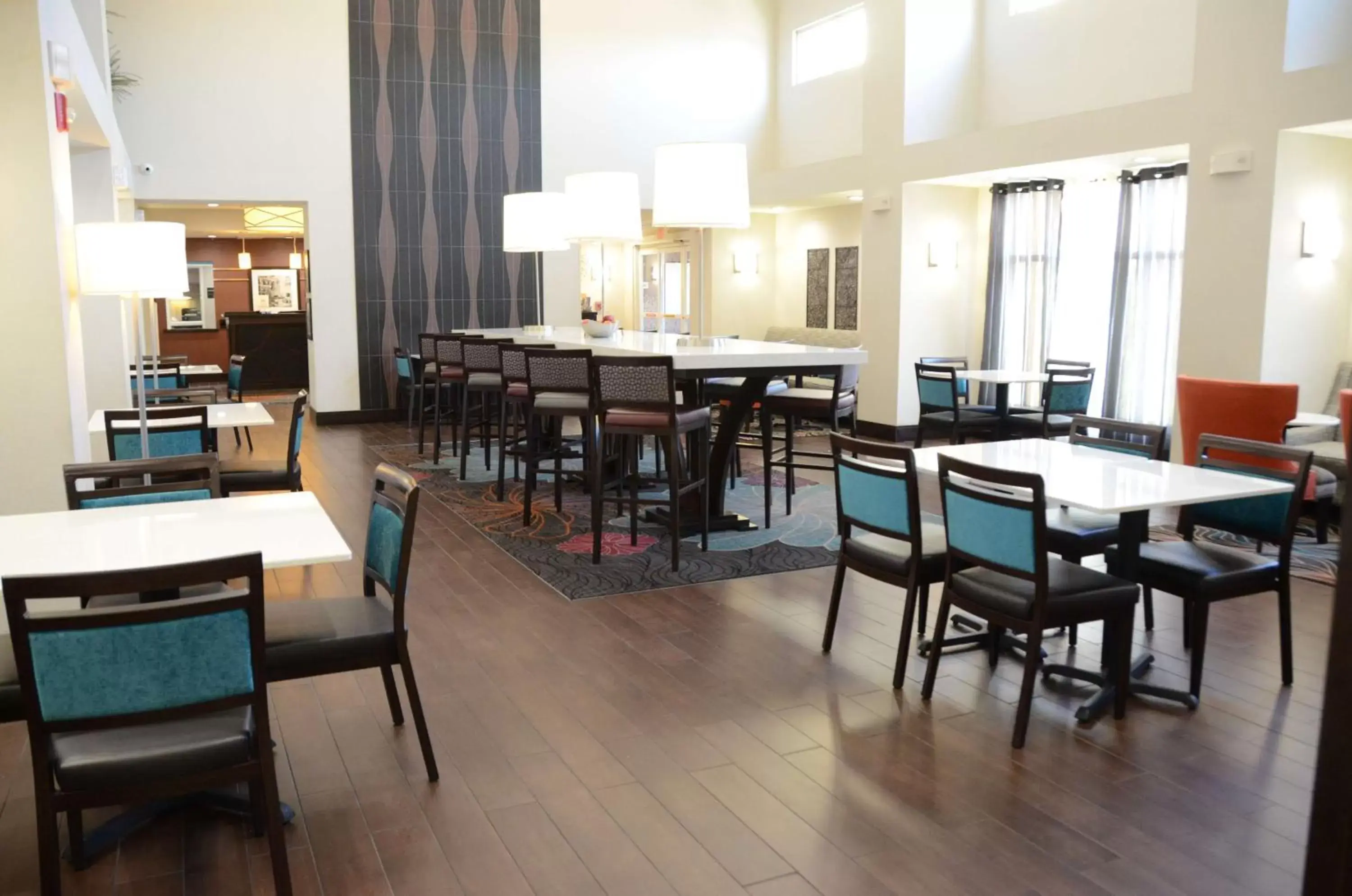 Breakfast, Restaurant/Places to Eat in Hampton Inn & Suites Chicago Southland-Matteson