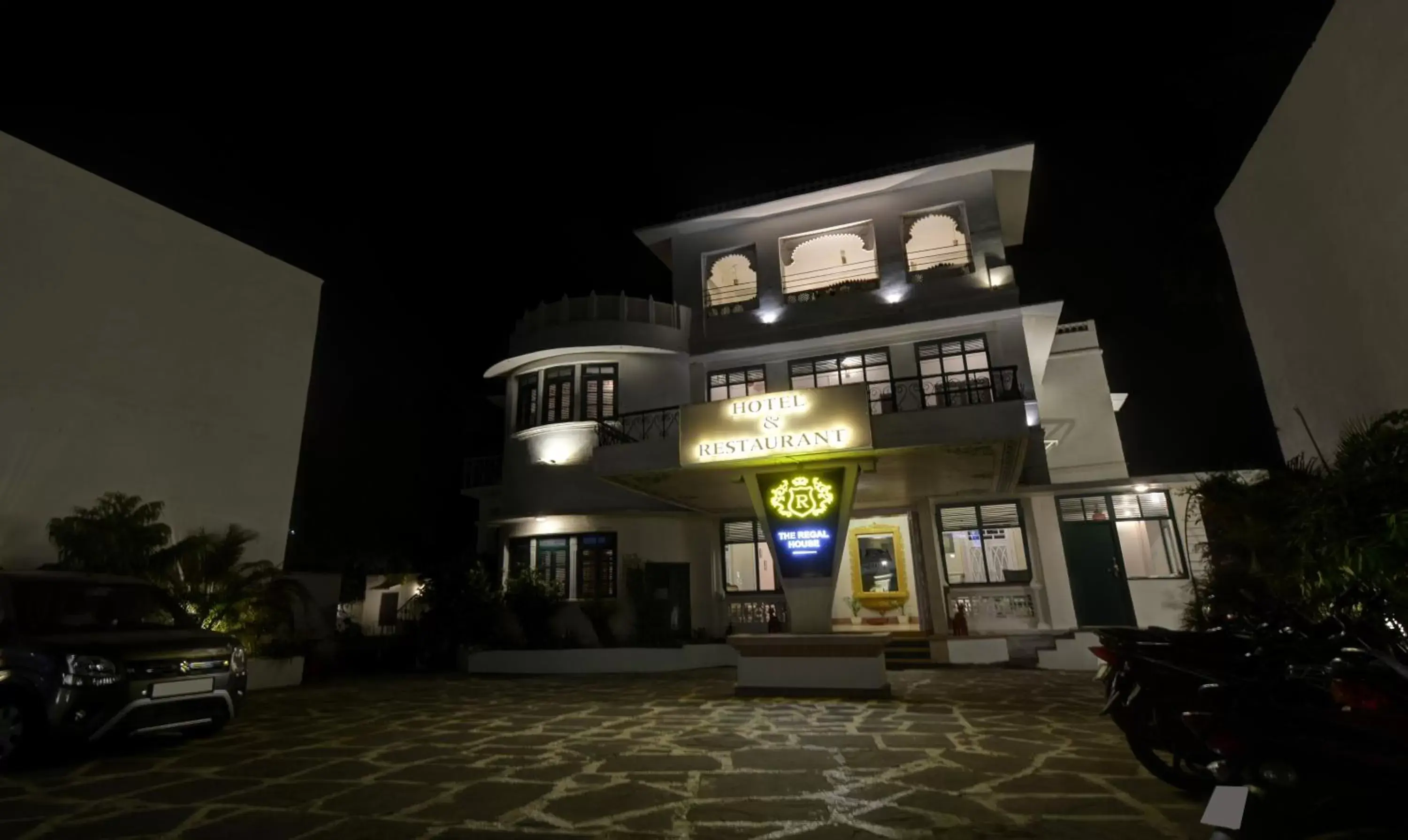 Property building in Treebo The Regal House, Near Fateh Sagar Lake Property building in Treebo The Regal House, Near Fateh Sagar Lake