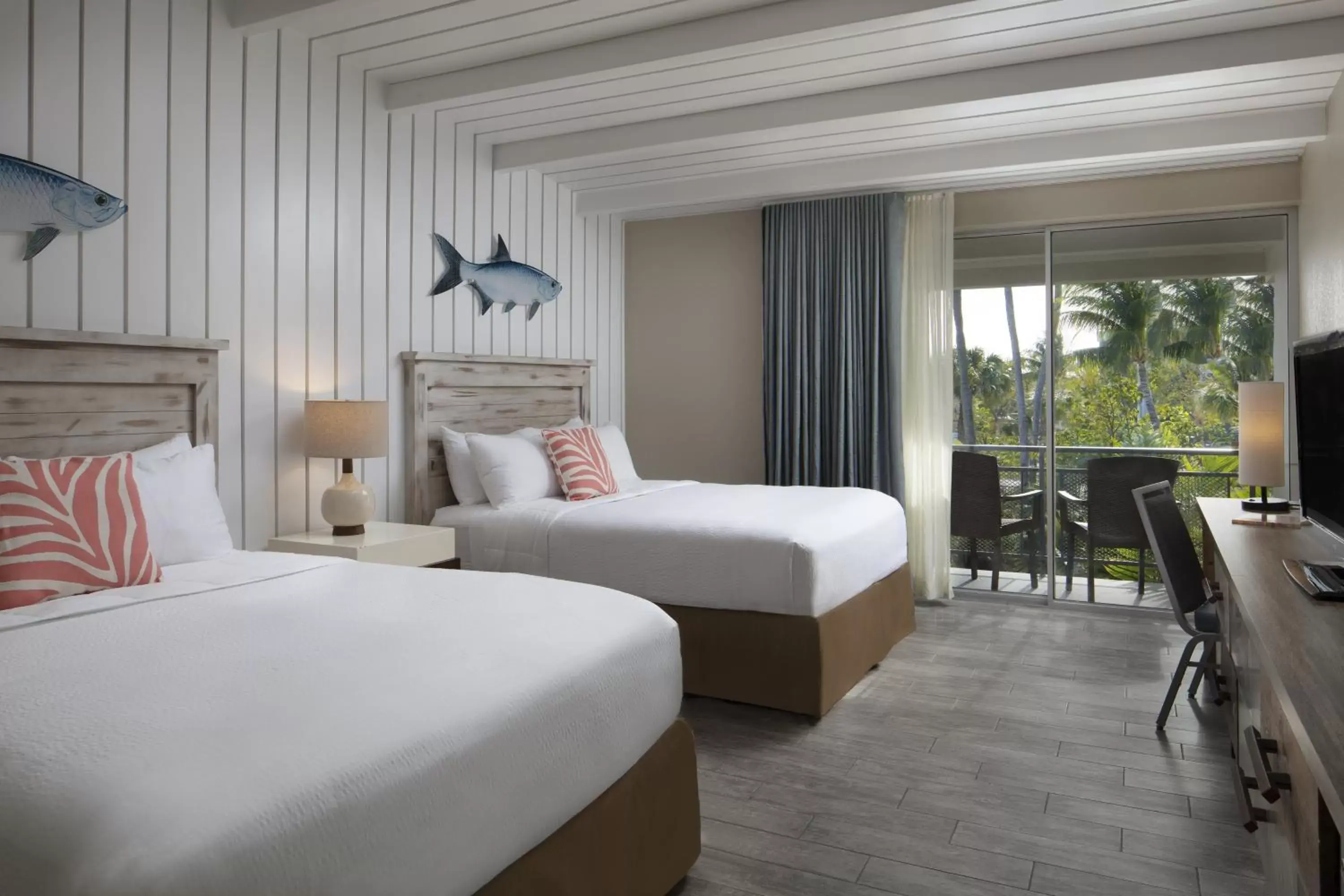 Bedroom, Bed in Postcard Inn Beach Resort & Marina