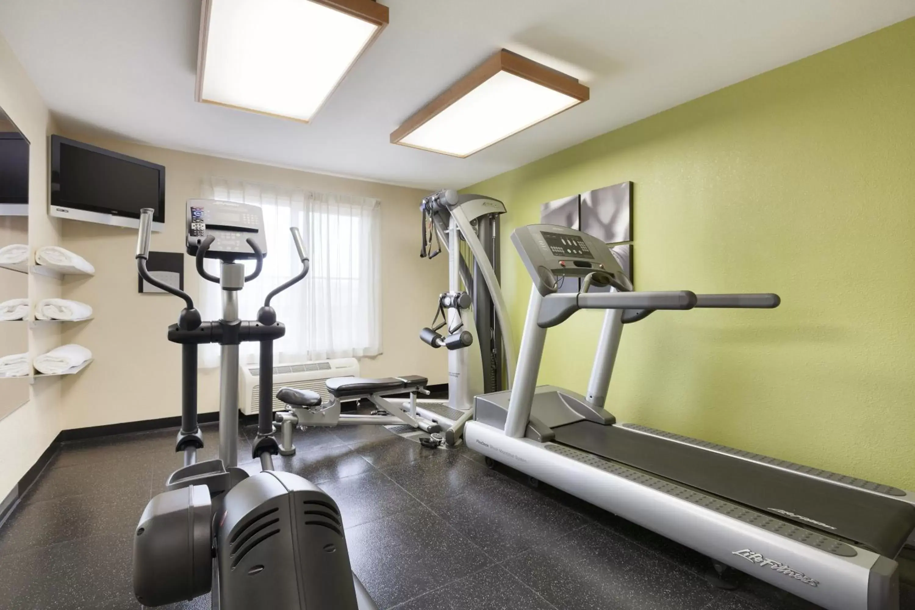 Business facilities, Fitness Center/Facilities in Country Inn & Suites by Radisson, San Carlos, CA