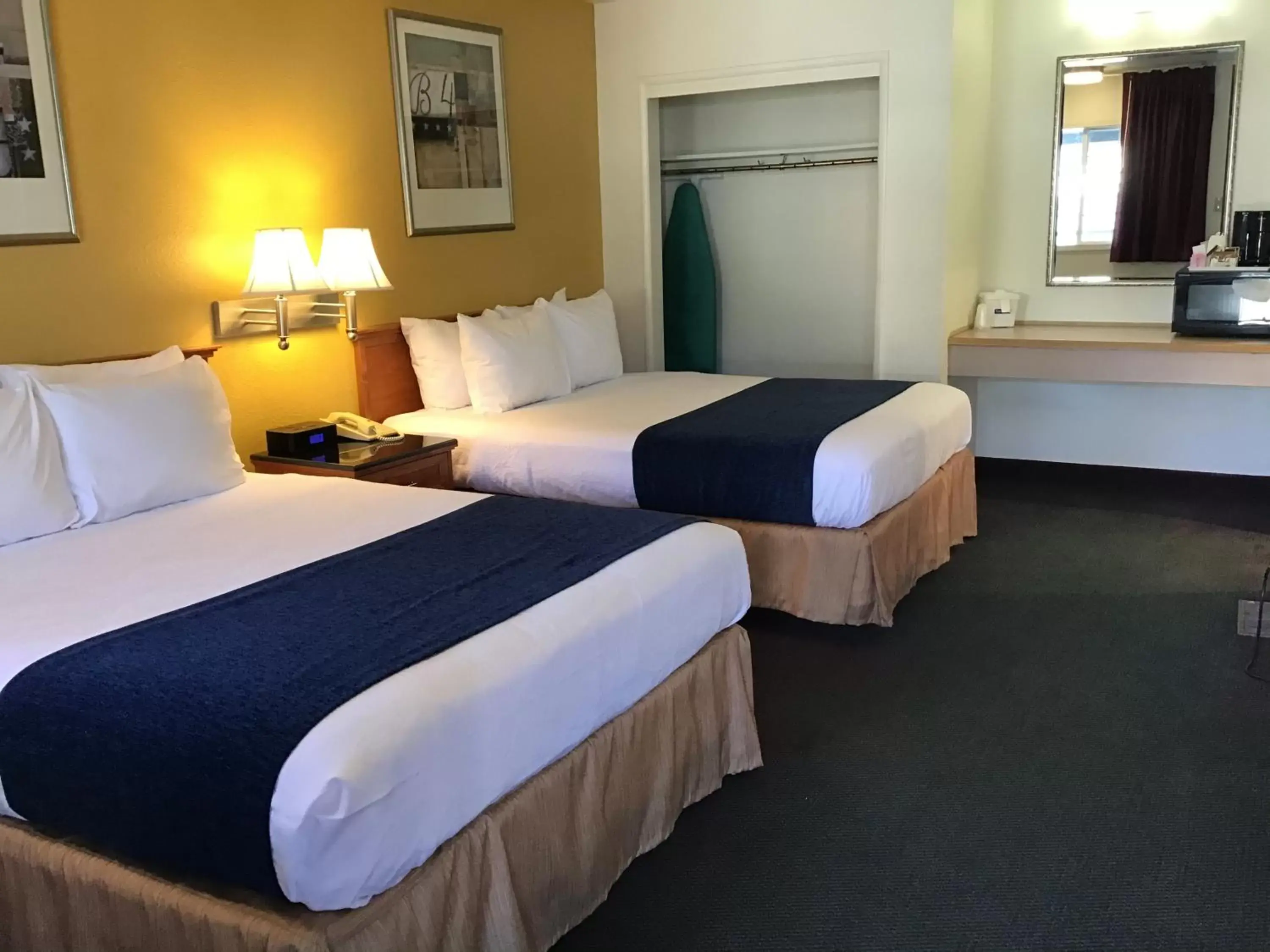 Photo of the whole room, Bed in Travelodge by Wyndham Pendleton OR