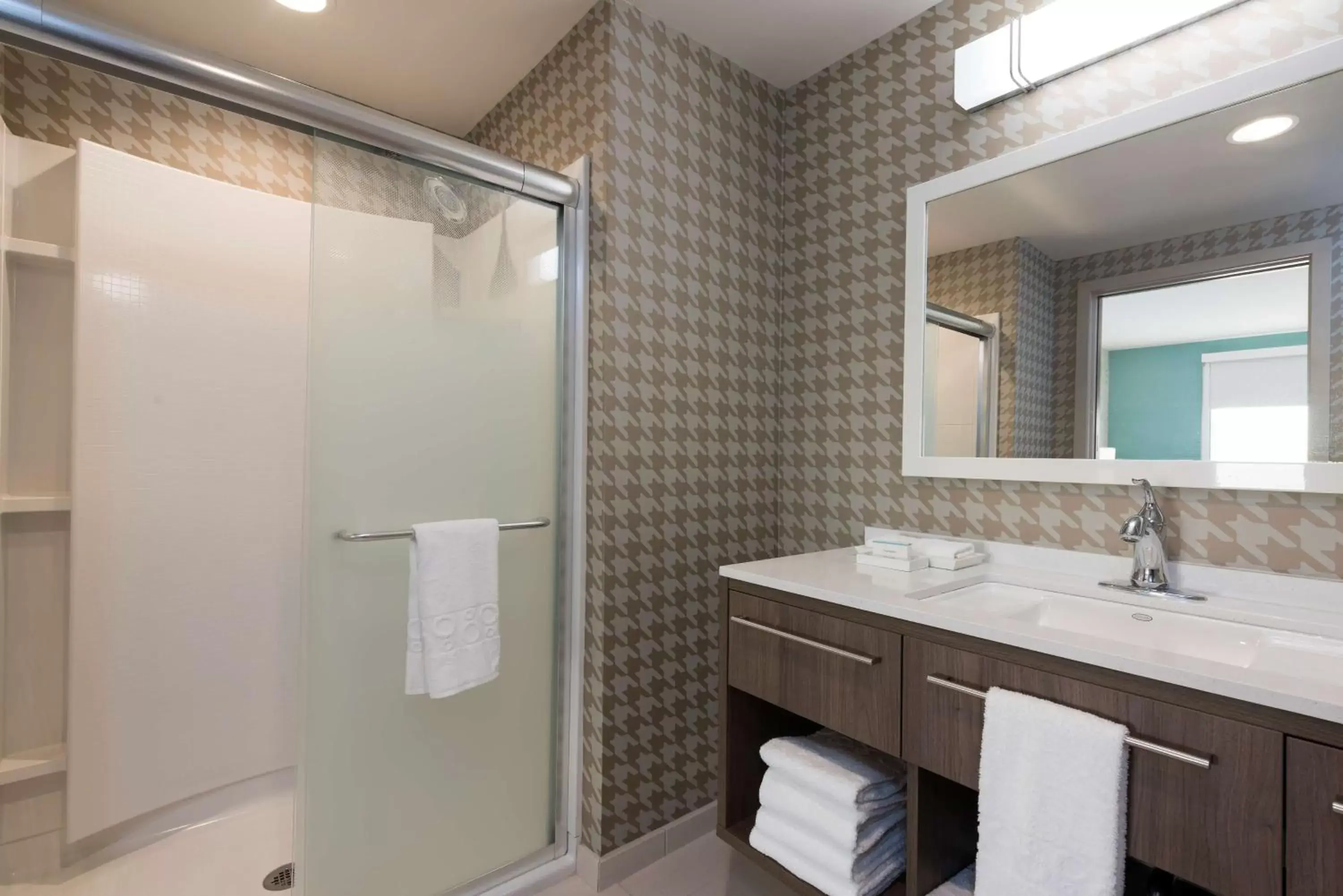 Bathroom in Home2 Suites by Hilton Louisville Downtown NuLu