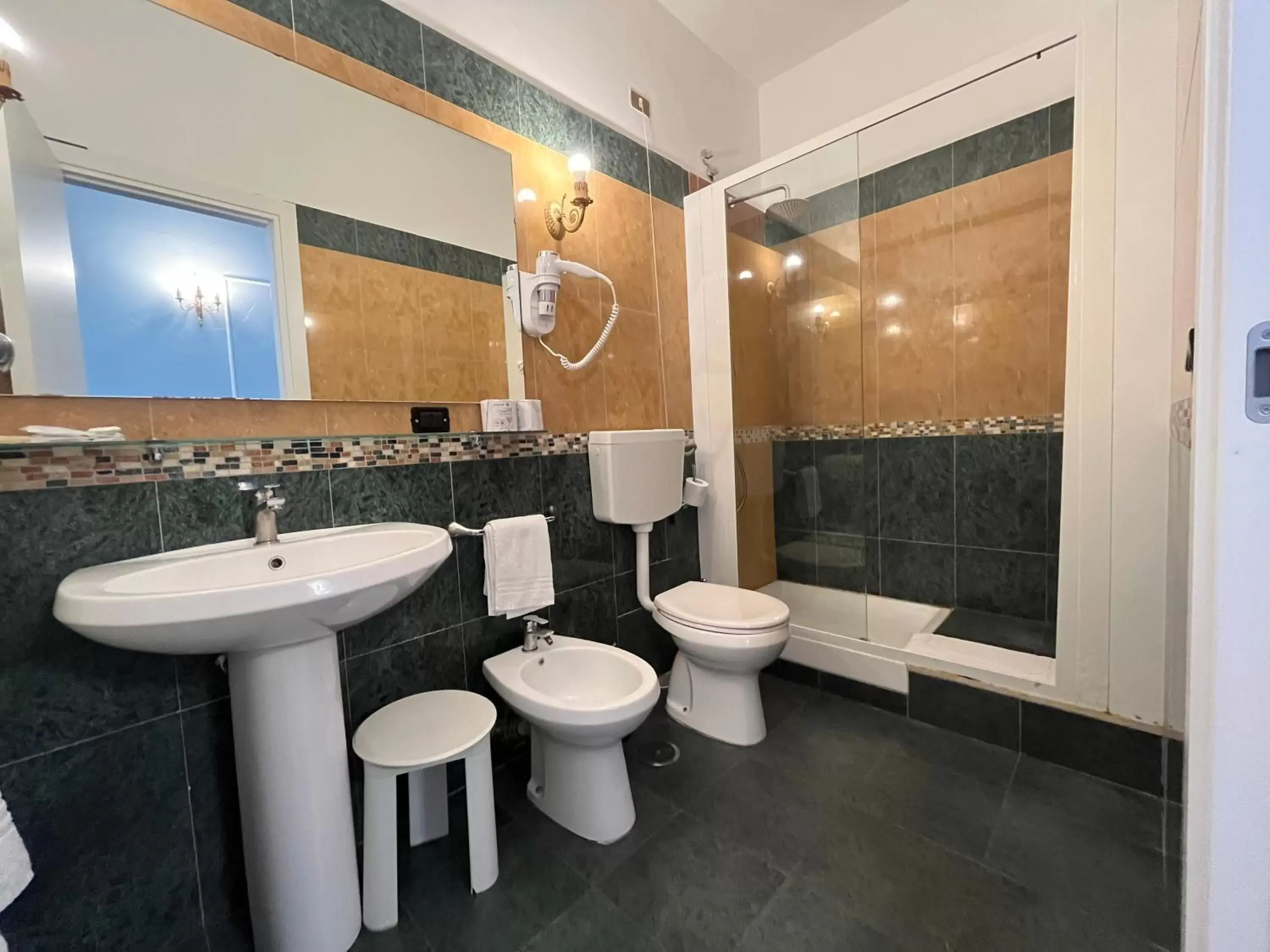 Bathroom in Napolit'amo Hotel Principe