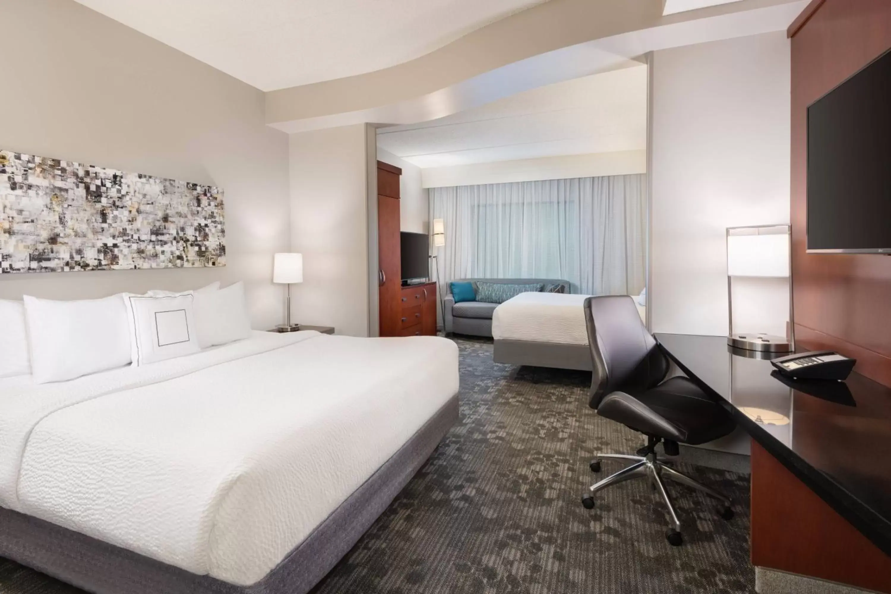 Photo of the whole room, Bed in Courtyard by Marriott Pittsburgh Washington Meadow Lands