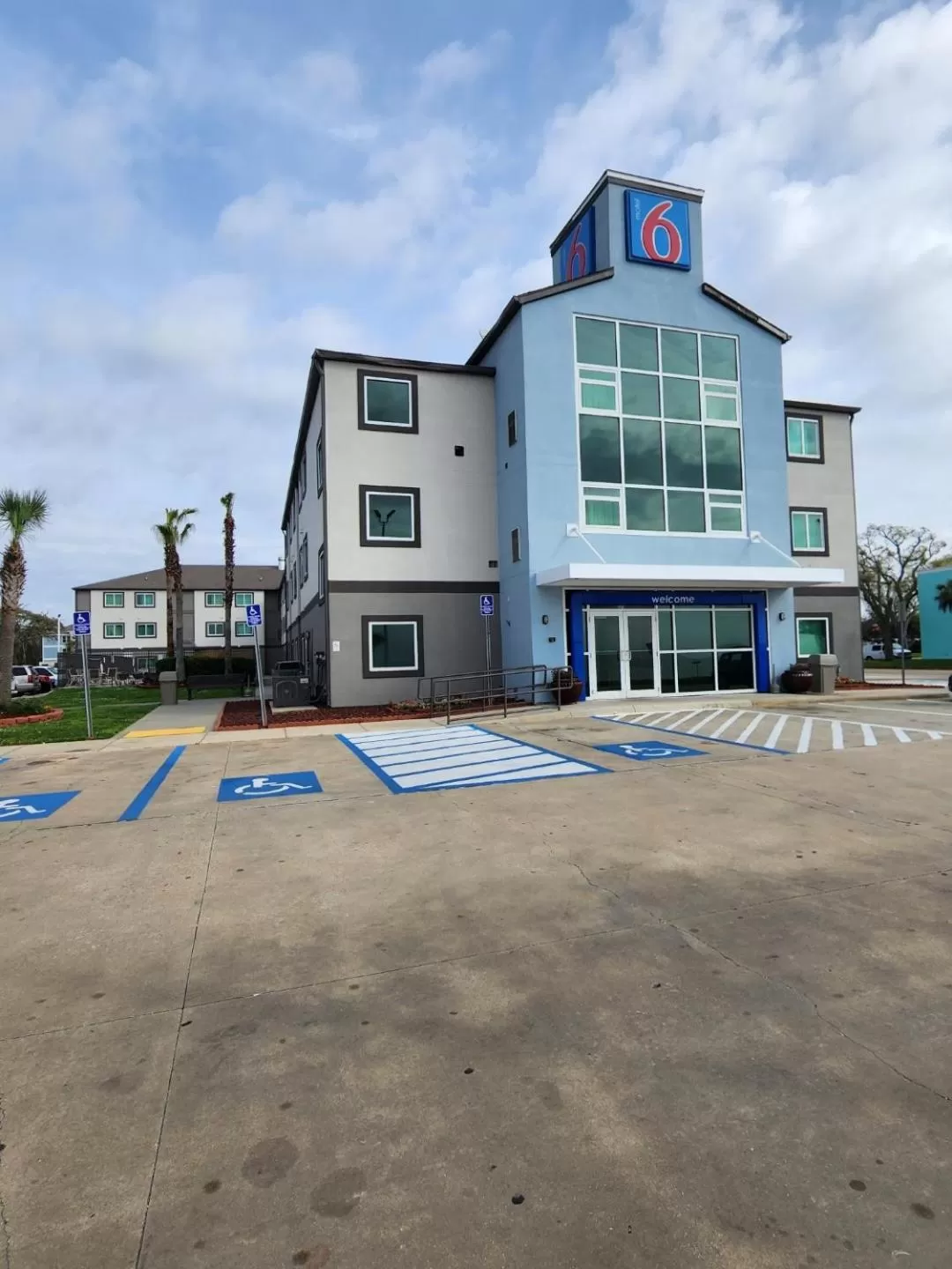 Property building in Motel 6-Biloxi, MS - Beach