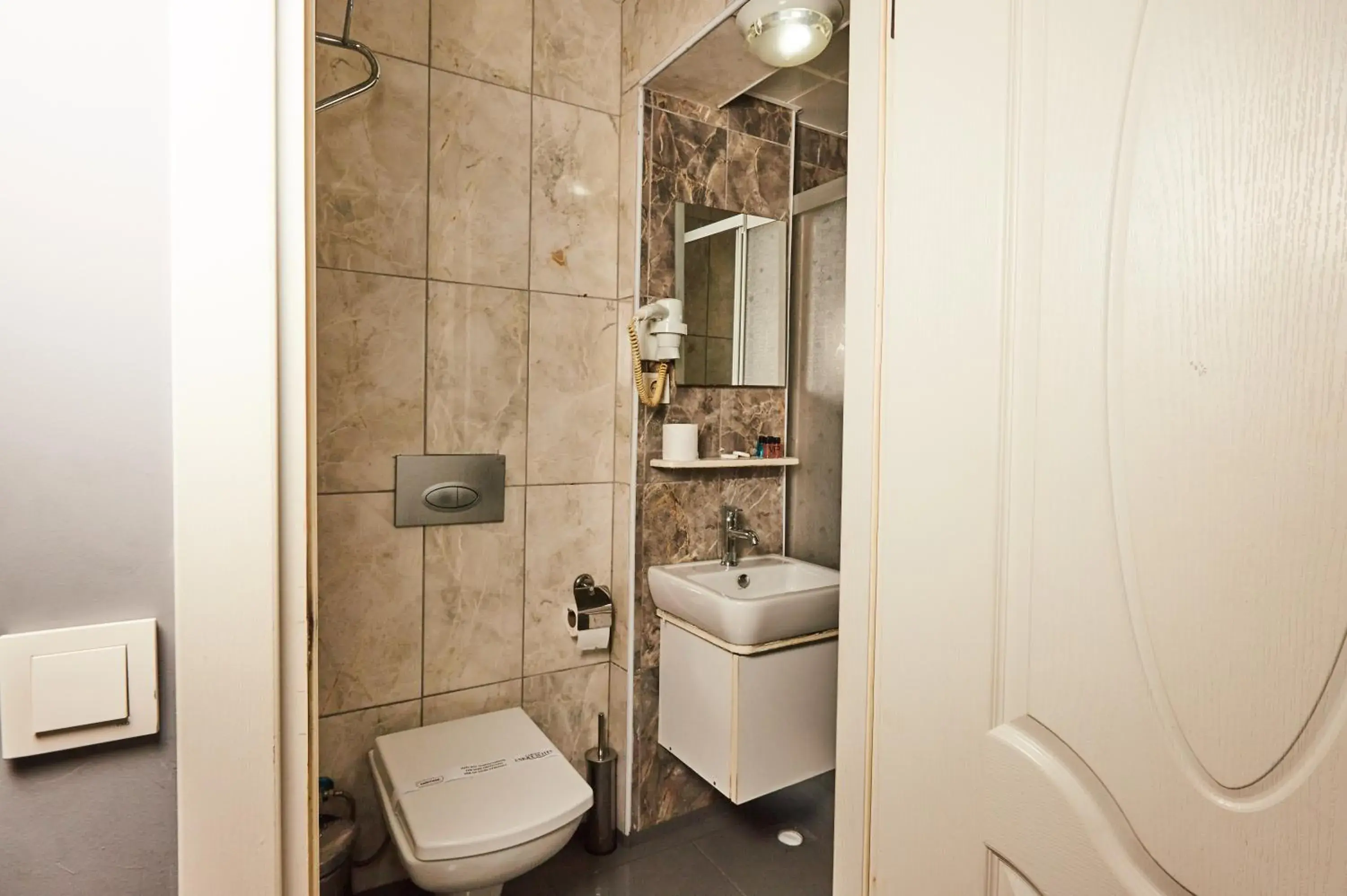Shower, Bathroom in Unique Suite Hotel