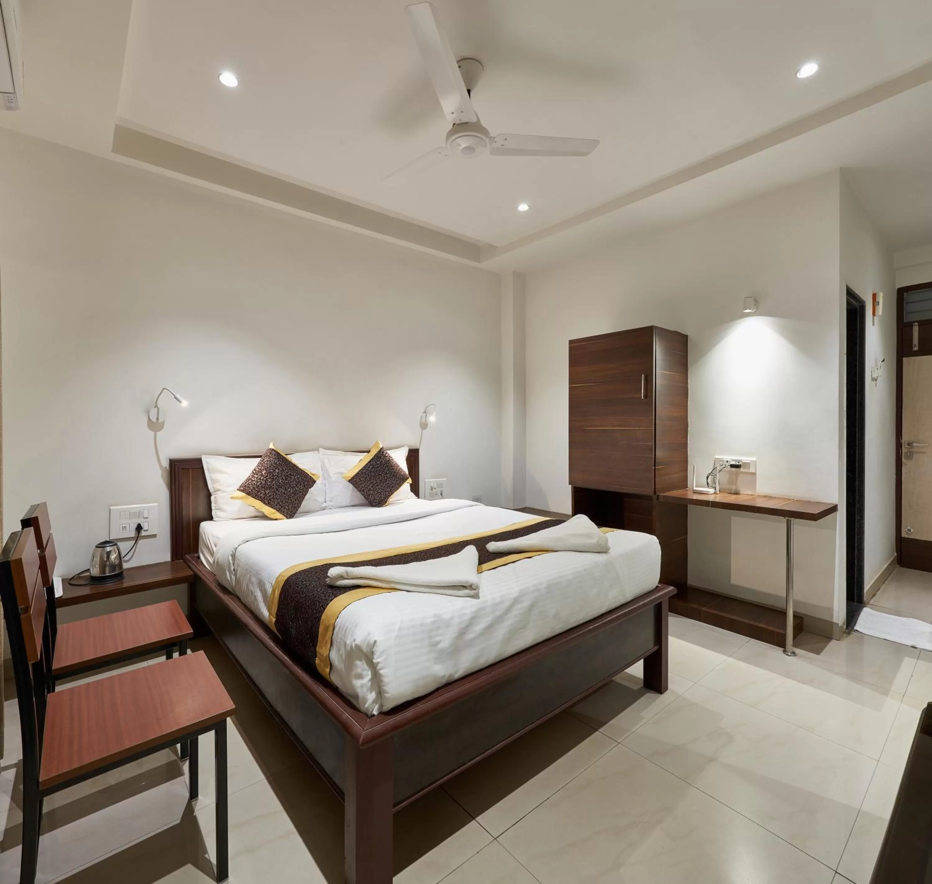 Photo of the whole room, Bed in Hotel Fortune Inn