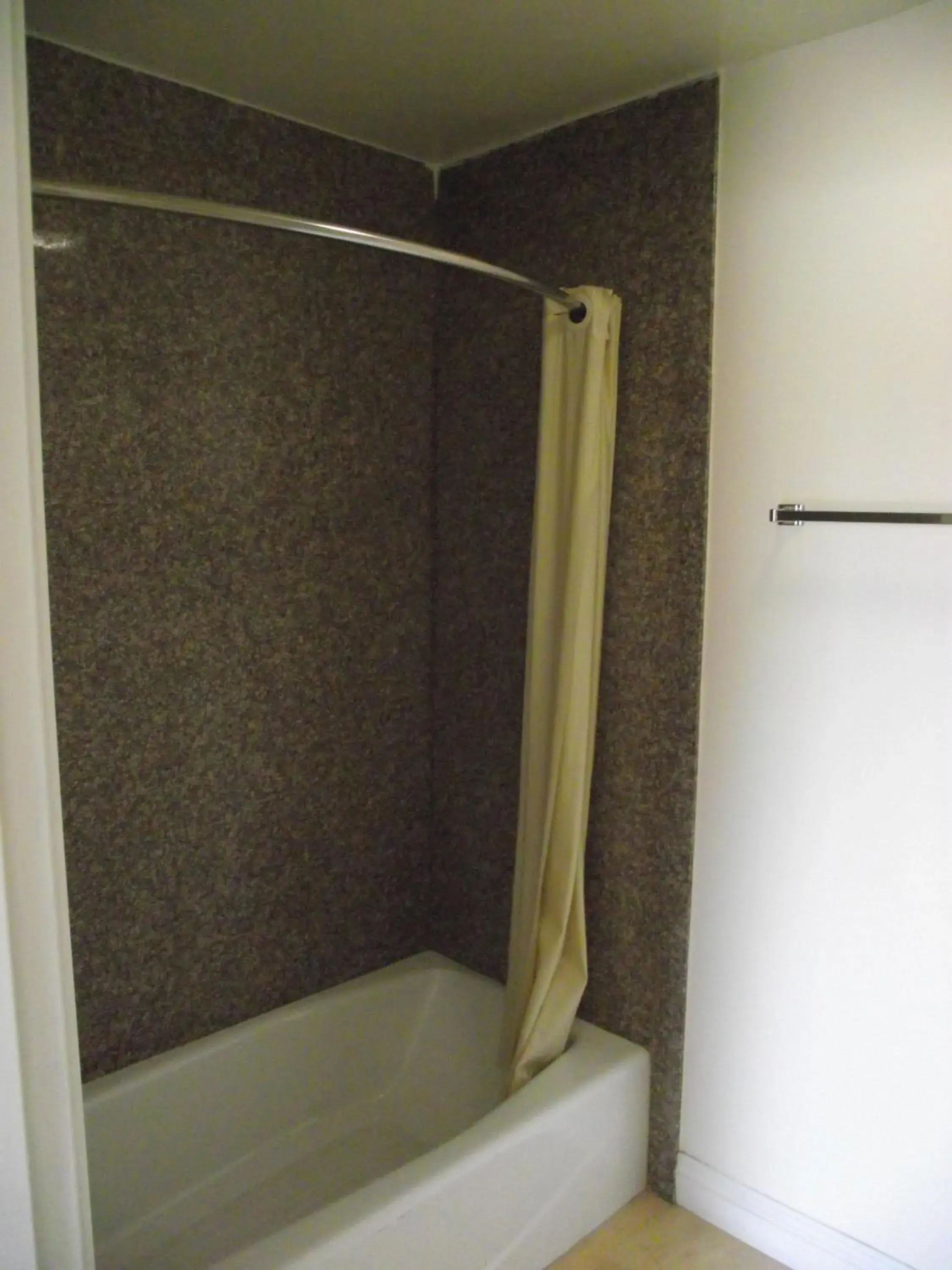 Shower, Bathroom in SandPiper Motel - Los Angeles