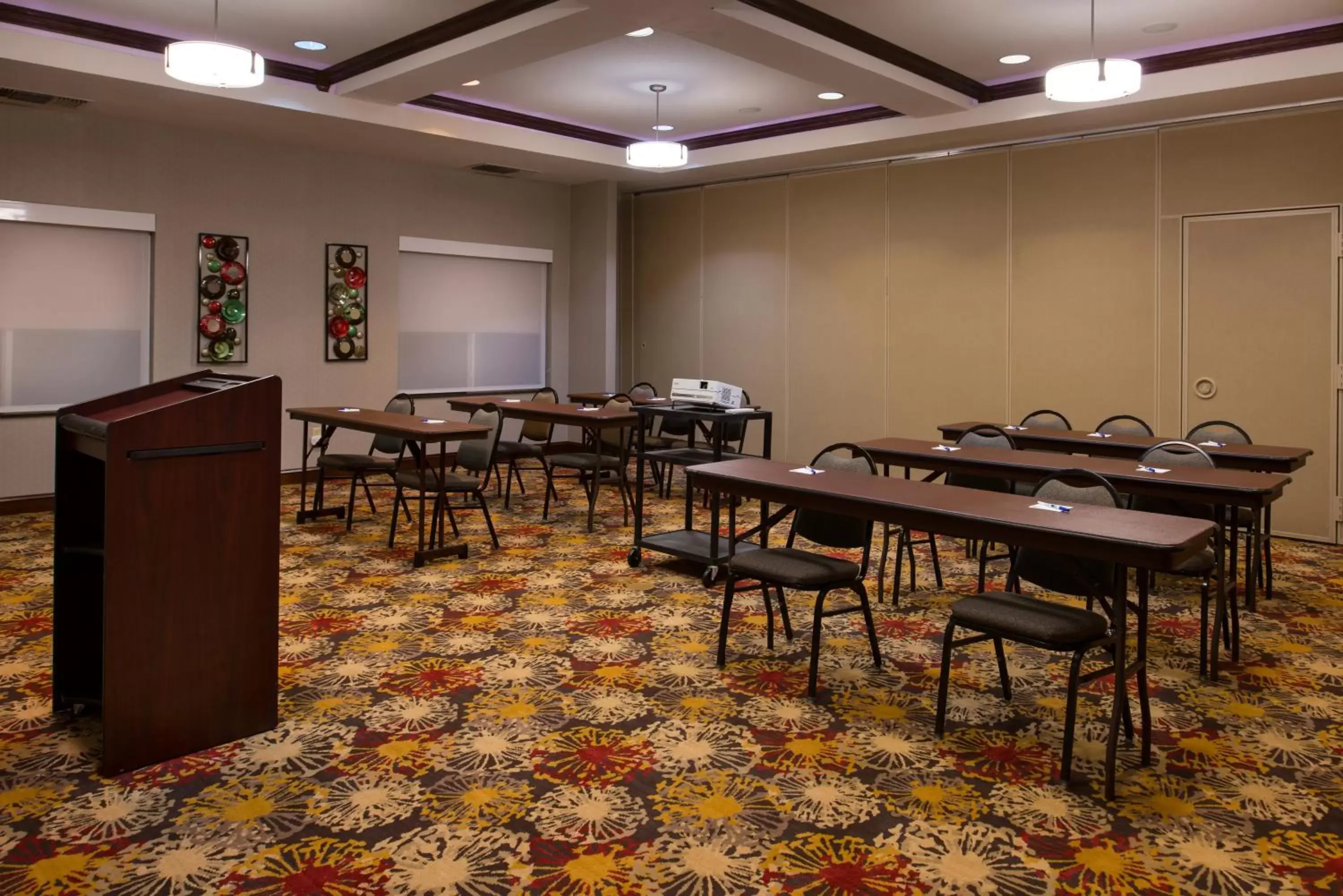 Meeting/conference room in Holiday Inn Express & Suites Pittsburg, an IHG Hotel