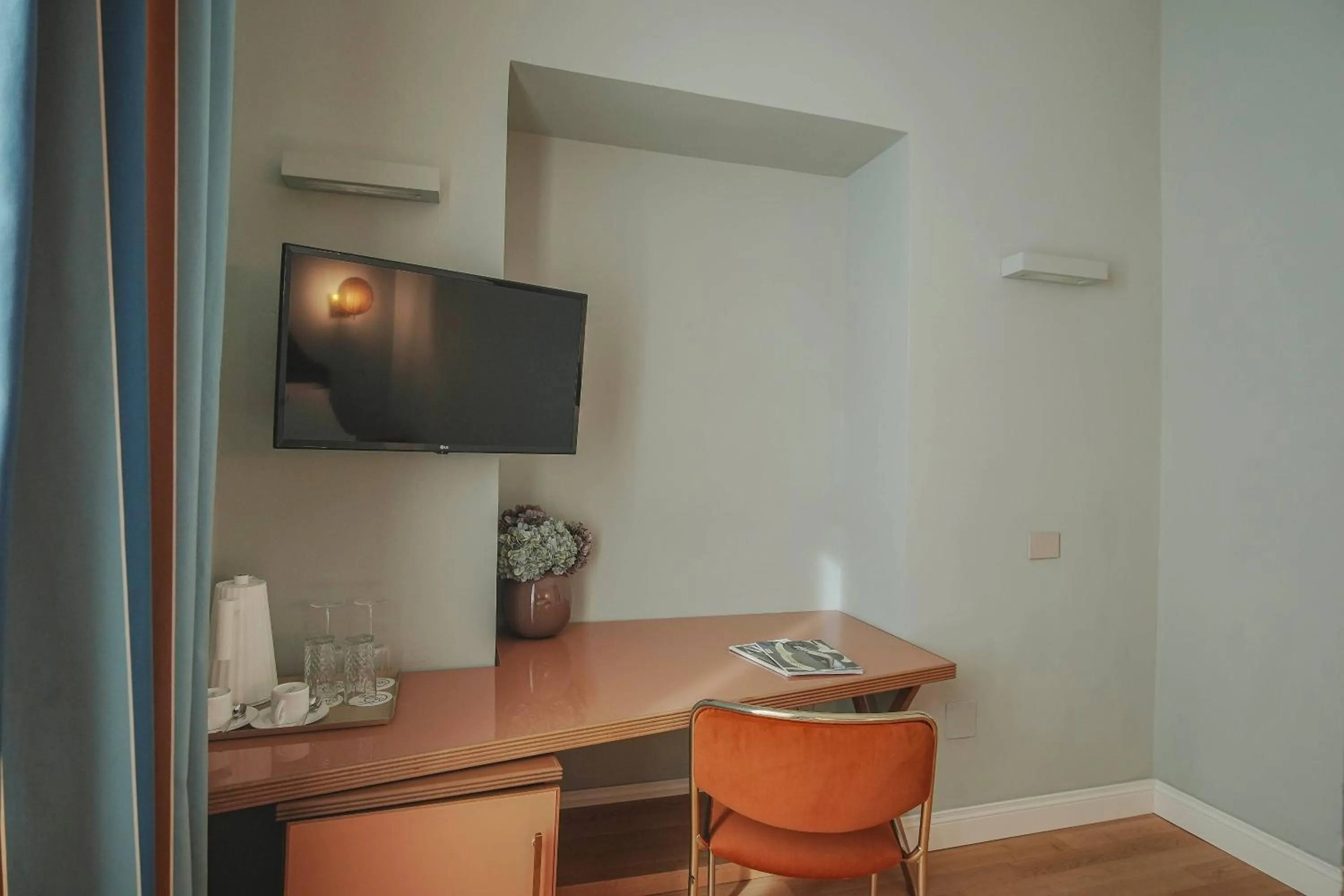 TV and multimedia in Hotel City Palazzo Dei Cardinali