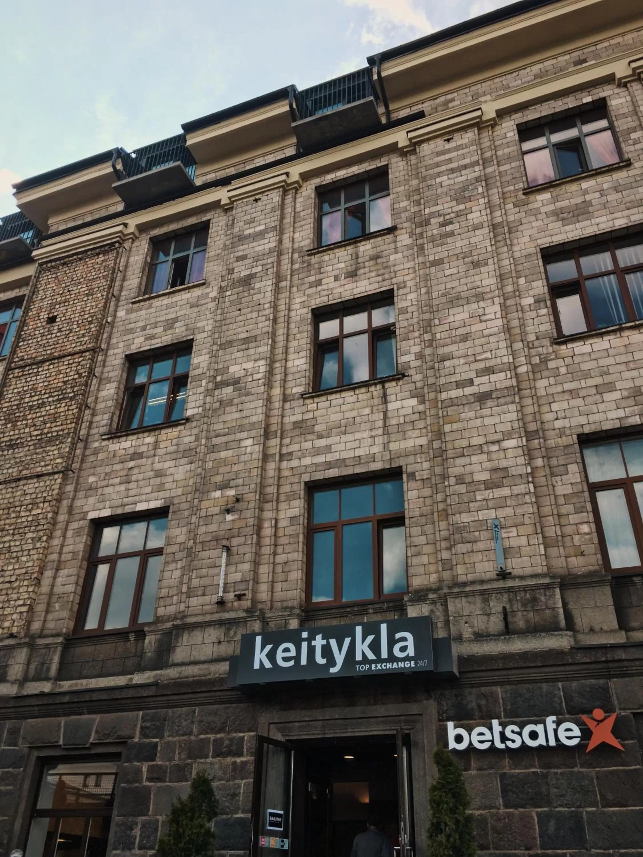Property Building in SELF CHECK-IN Hotel Railway Apartments
