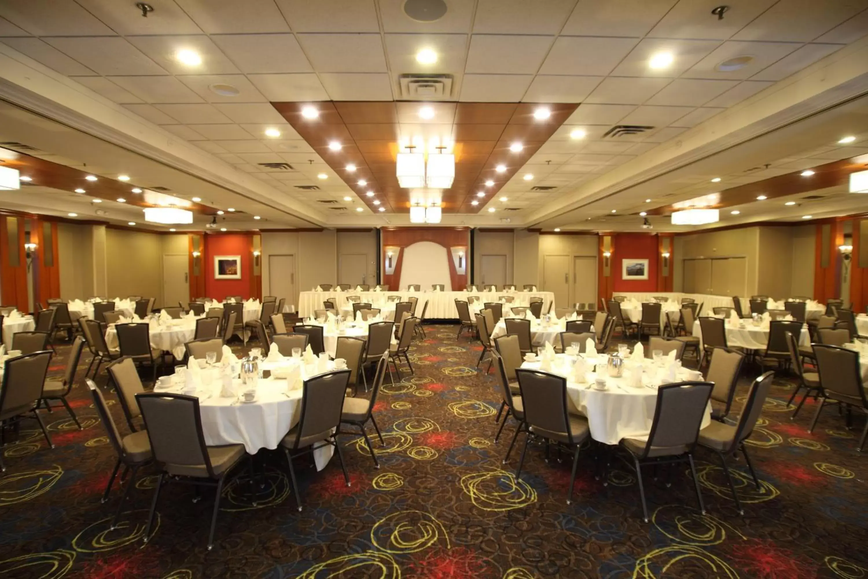 Banquet/Function facilities, Restaurant/Places to Eat in Holiday Inn & Suites Duluth-Downtown, an IHG Hotel