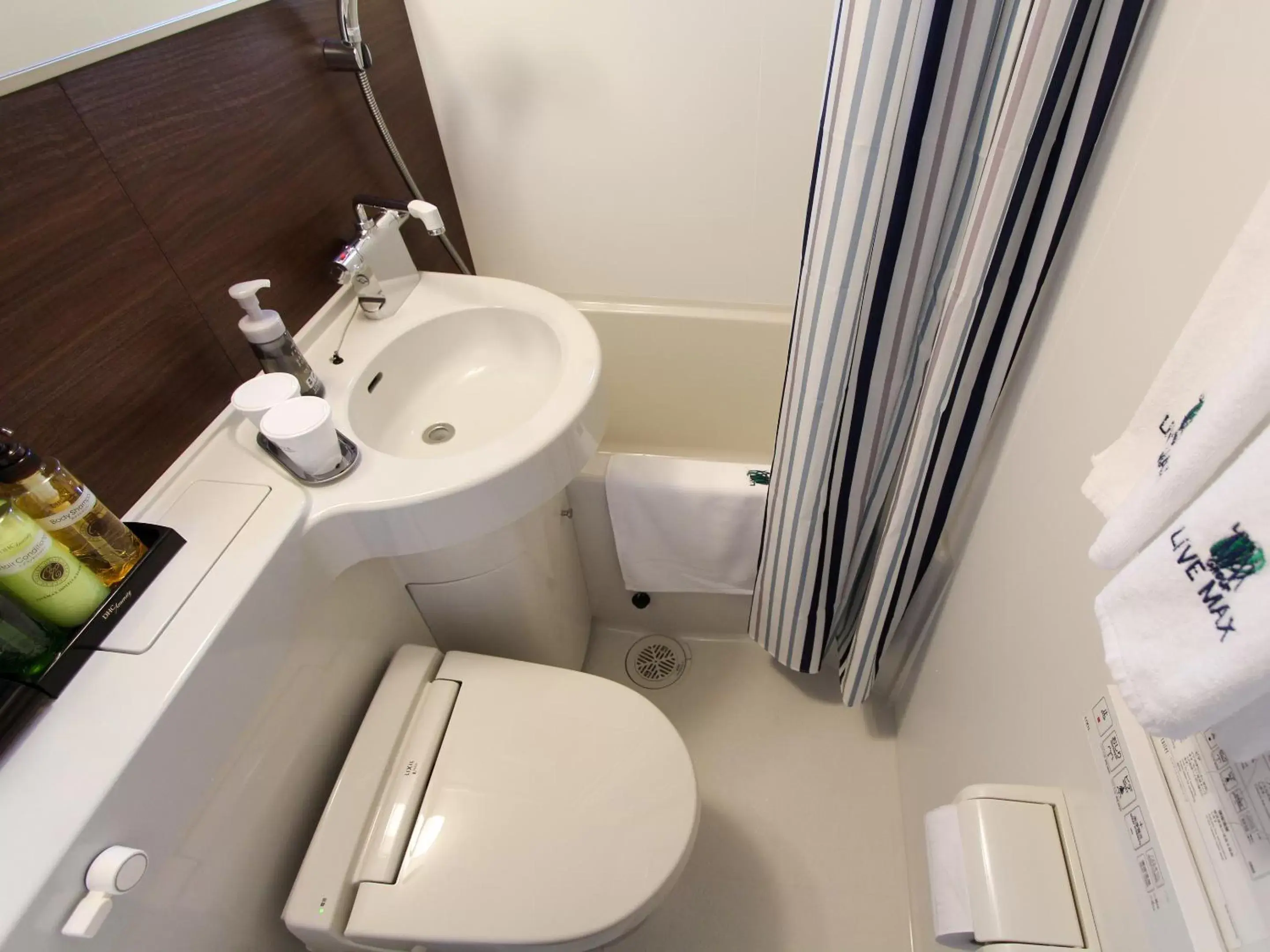 Standard Single Room with Small Double Bed - single occupancy - Non-Smoking in HOTEL LiVEMAX Osaka Dome Mae Hotel Standard Single Room with Small Double Bed - single occupancy - Non-Smoking in HOTEL LiVEMAX Osaka Dome Mae Hotel