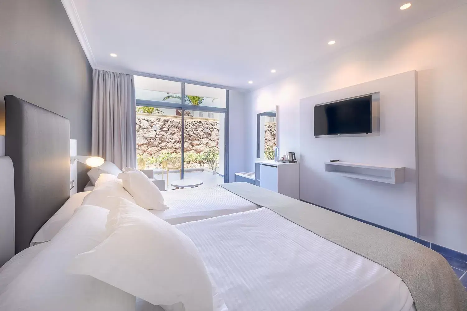 Bedroom, Bed in Hotel Mirador Papagayo by LIVVO