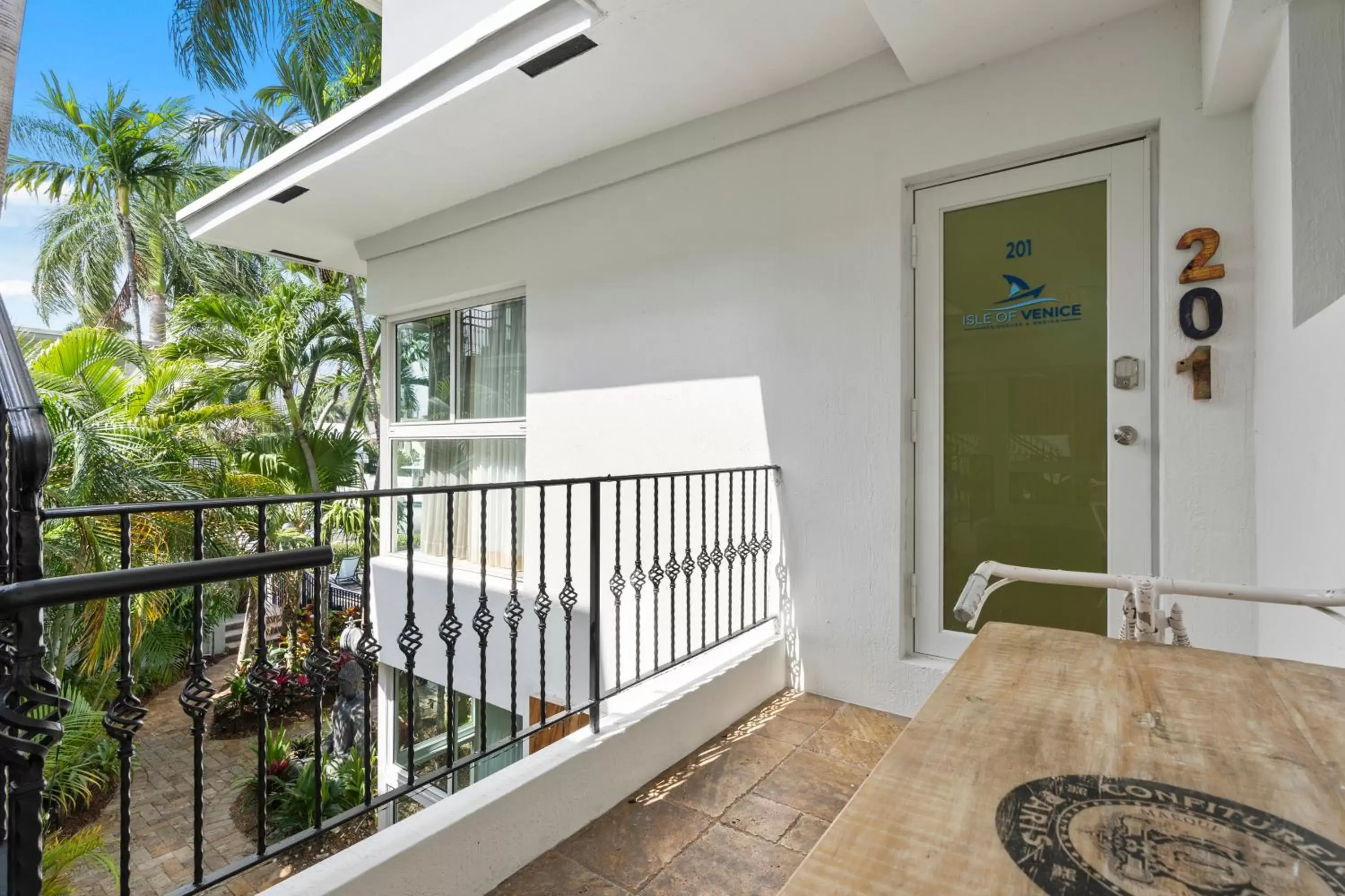 Facade/entrance, Balcony/Terrace in Isle of Venice Residence and Marina