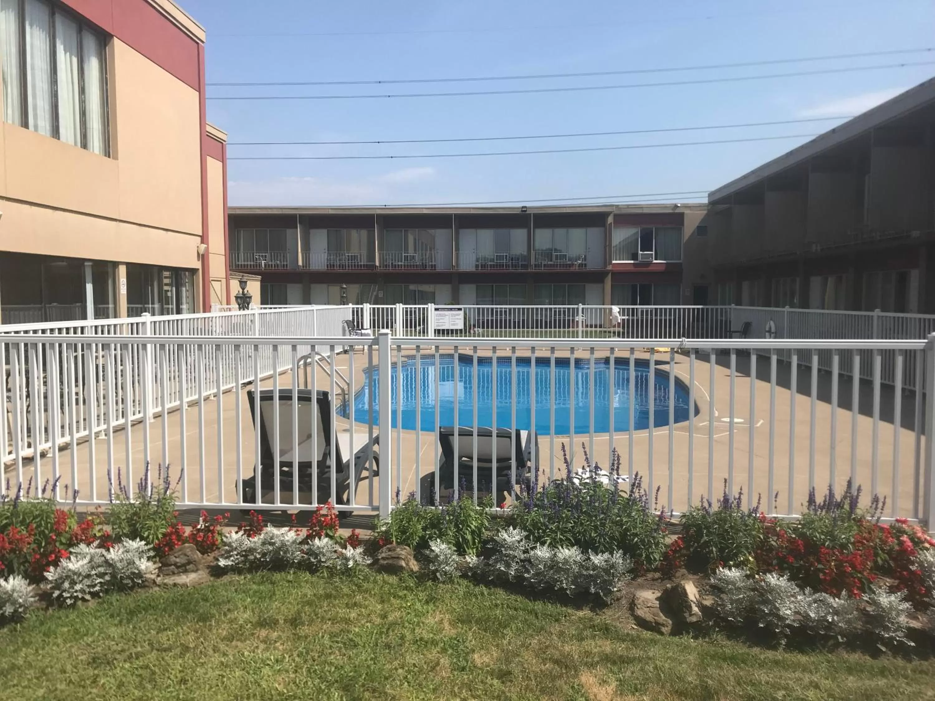 Swimming pool in Auberge Royal Versailles