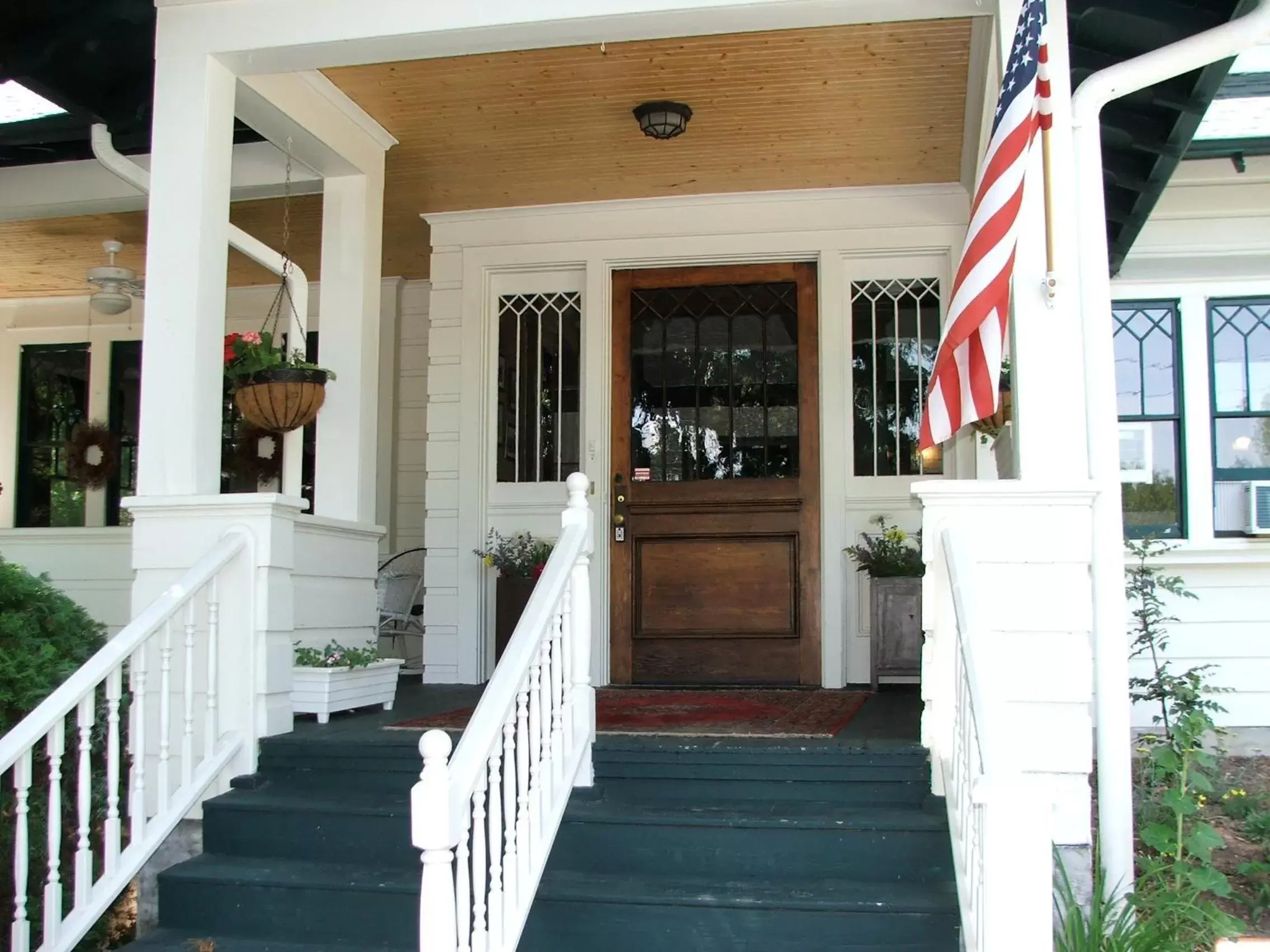 Facade/entrance in Oakland Cottage Bed and Breakfast