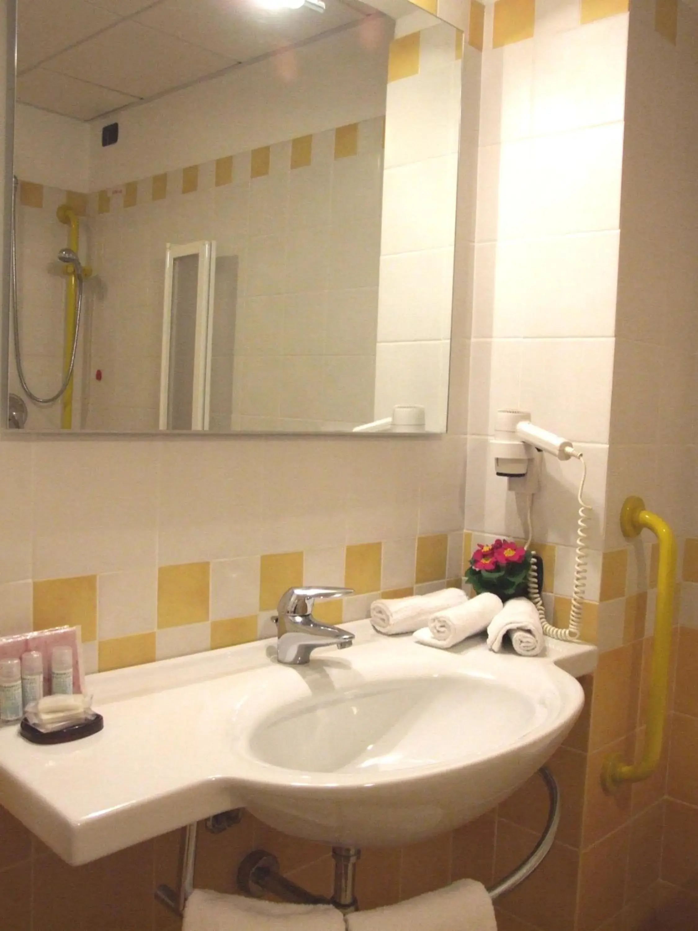 Bathroom in Hotel Ligure