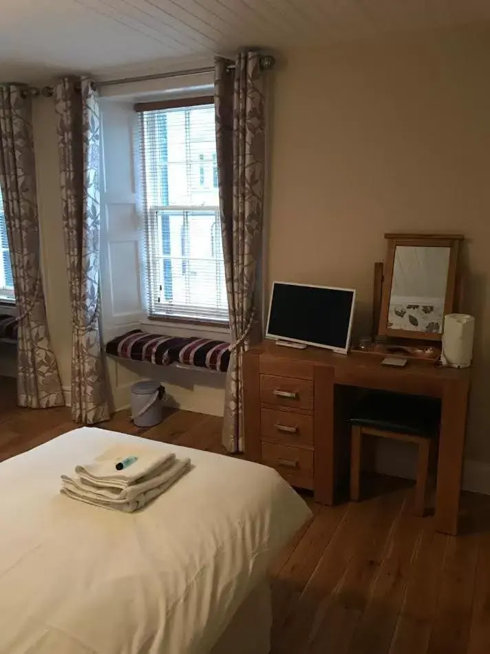 Twin Room in The Crown Hotel Twin Room in The Crown Hotel