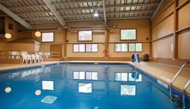 Swimming Pool in Best Western Summit Inn